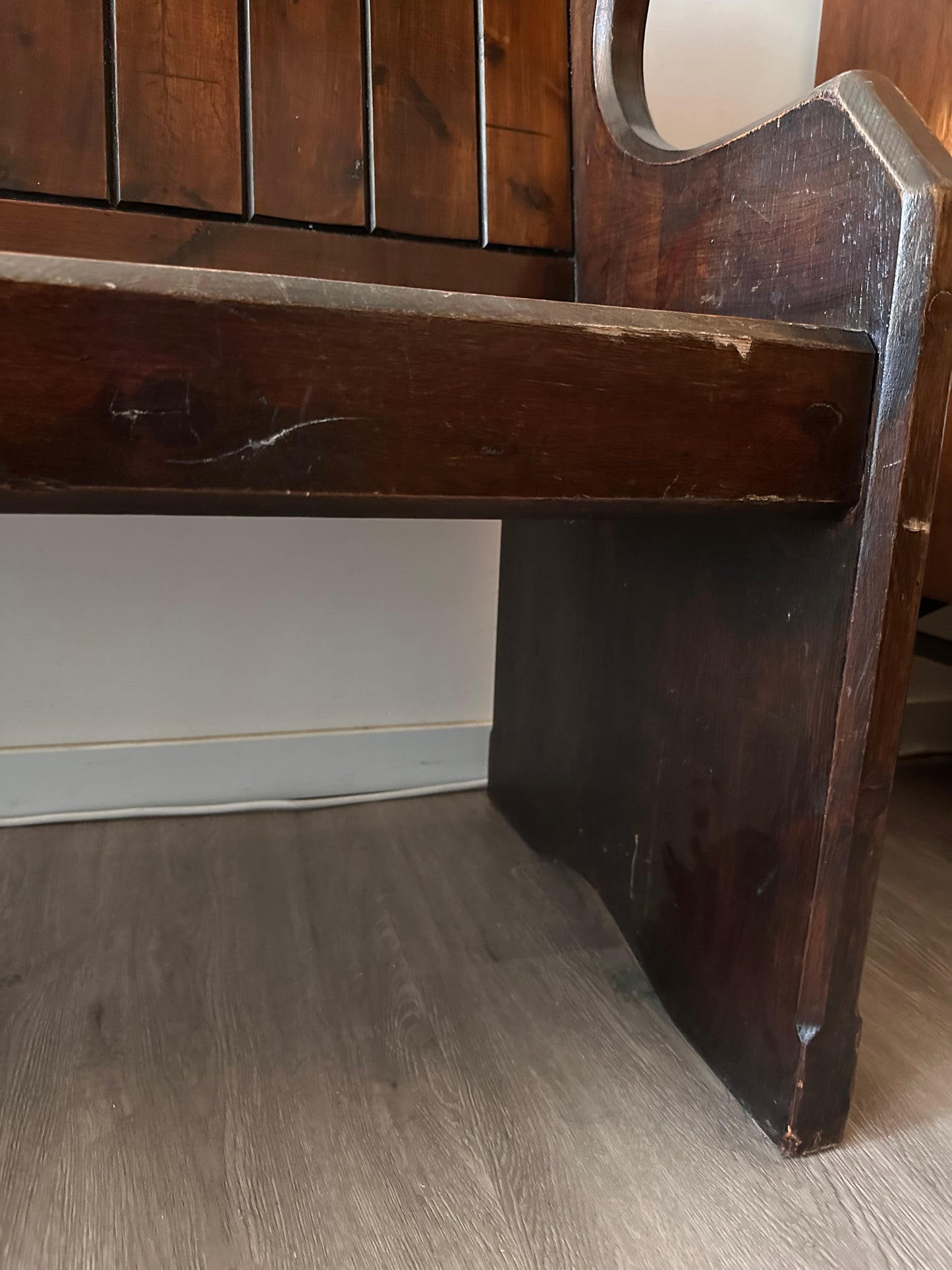 Donkerhouten kloosterbank