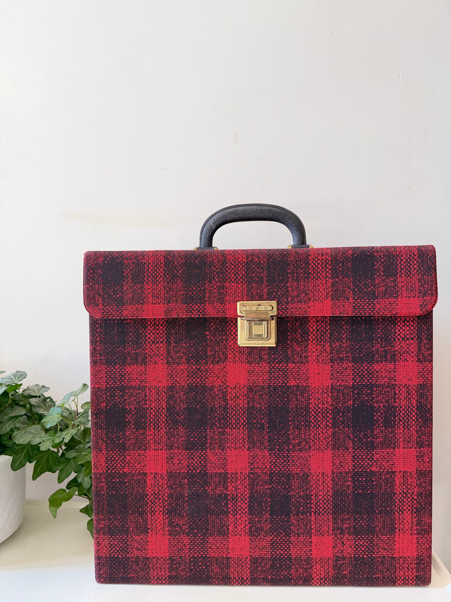 Elpee lp koffer jaren 70 zwart rood geruit