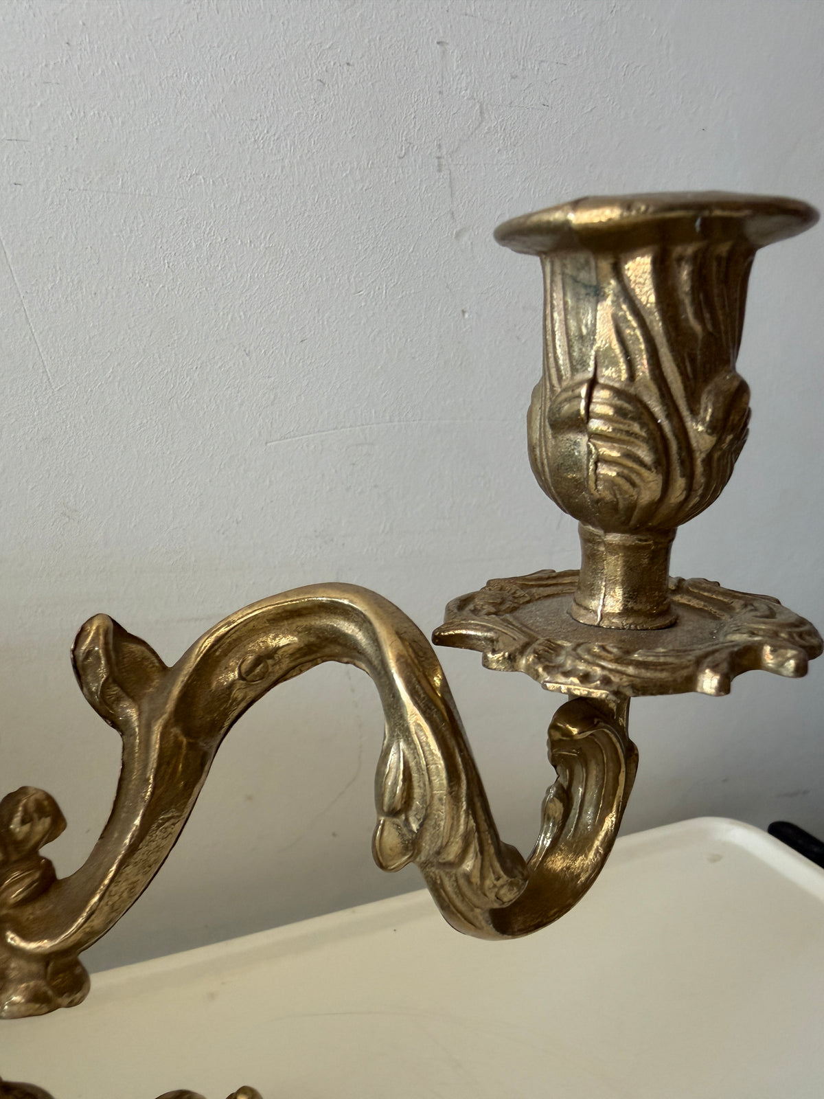 Twee armige messing kandelaar