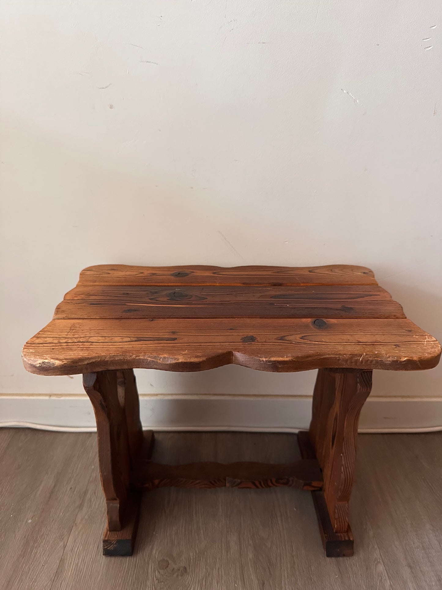 Houten krukje/bijzettafeltje