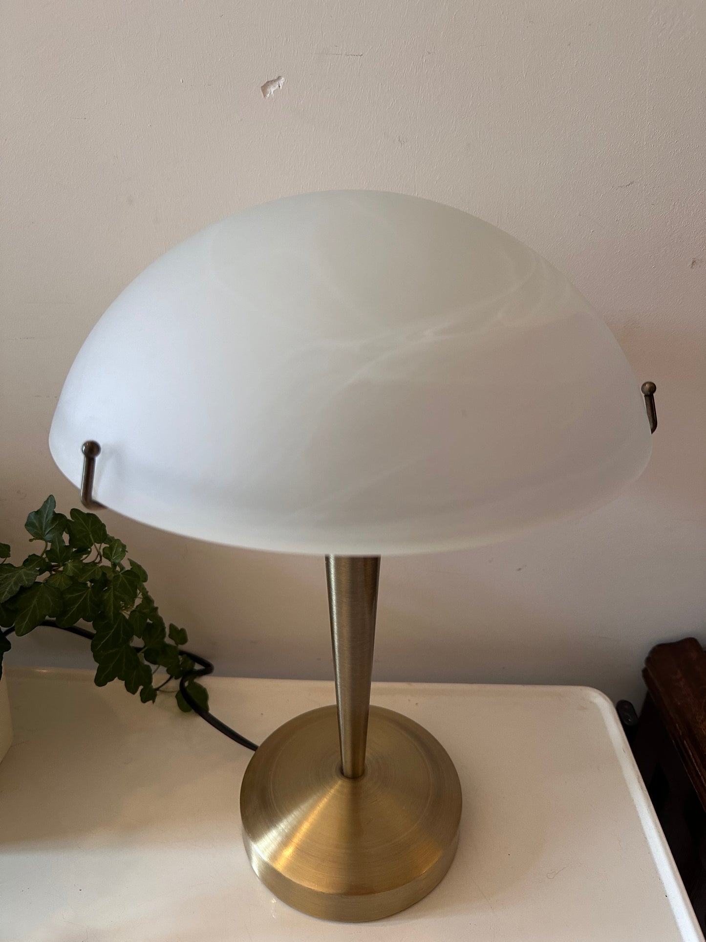 Touch tafellamp met mat glazen kap