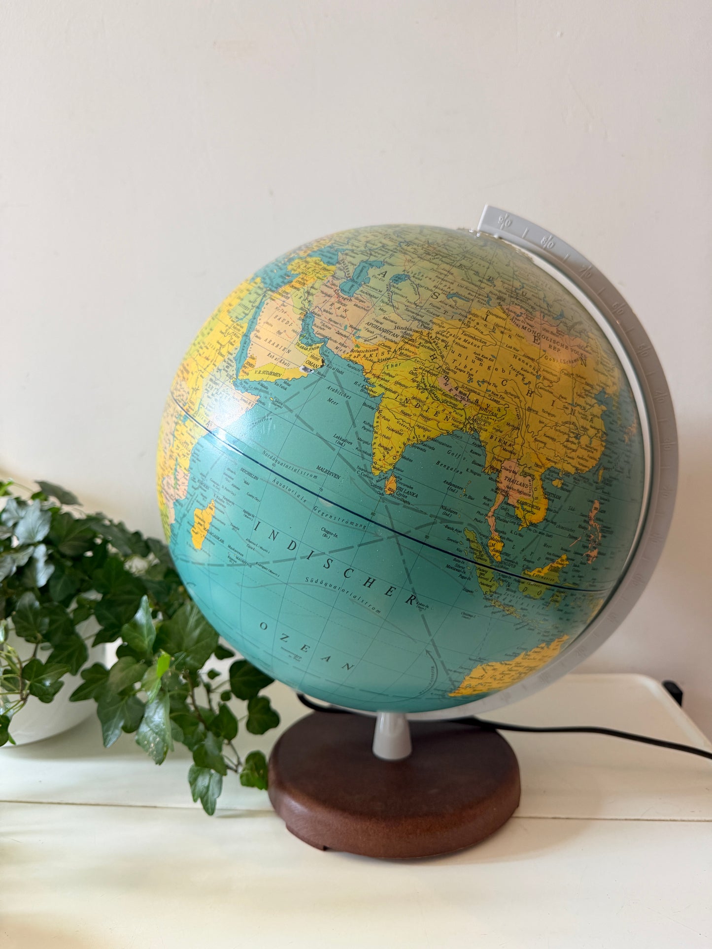 Vintage wereldbol met verlichting
