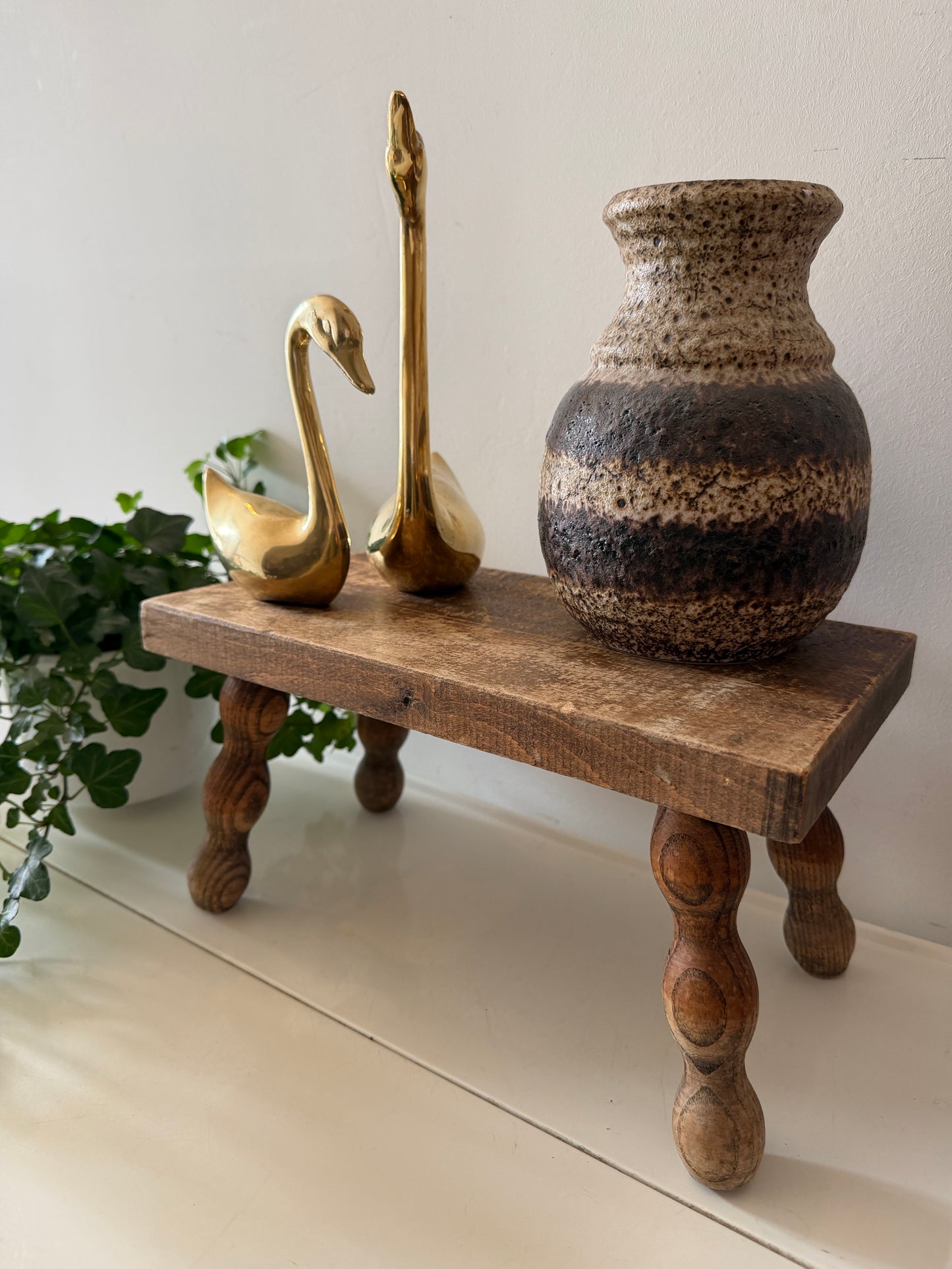 Klein houten plantentafeltje