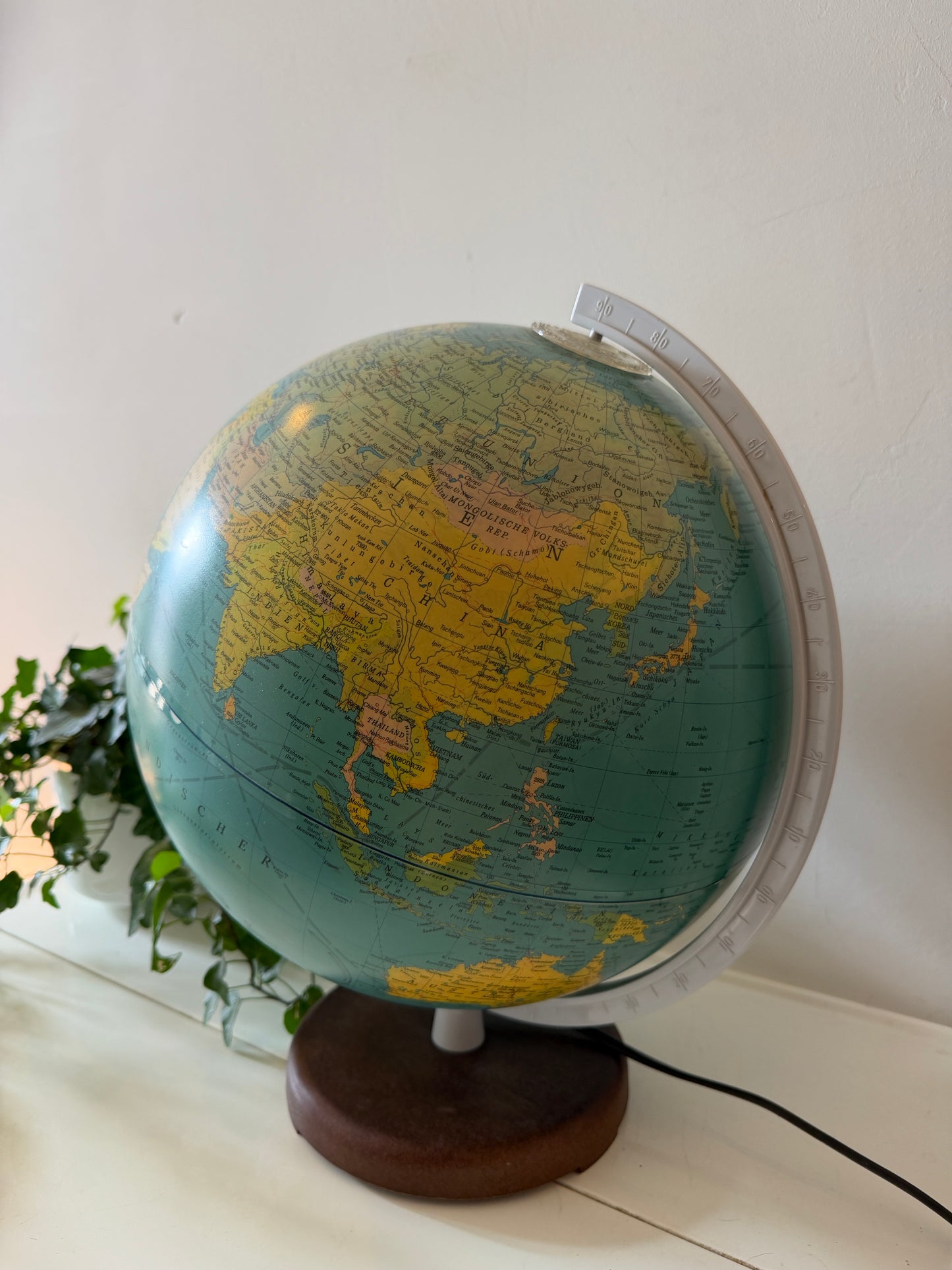Vintage wereldbol met verlichting