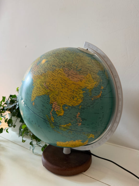 Vintage wereldbol met verlichting