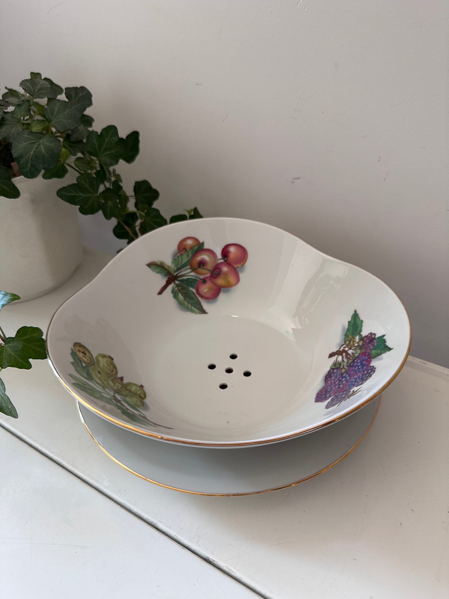 Porseleinen fruitschaal met onderbord