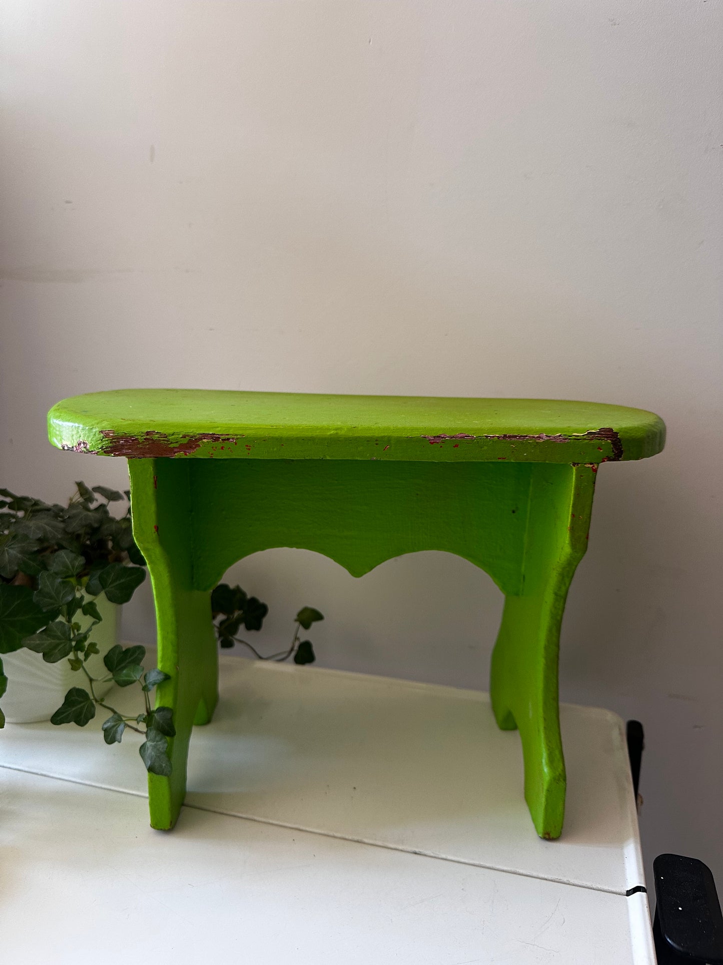 Lime groen brocante krukje