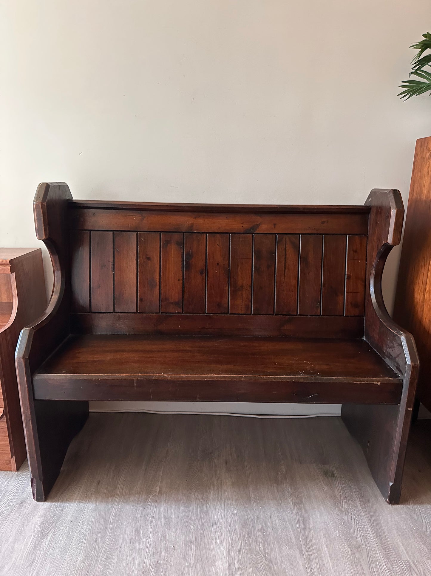 Donkerhouten kloosterbank