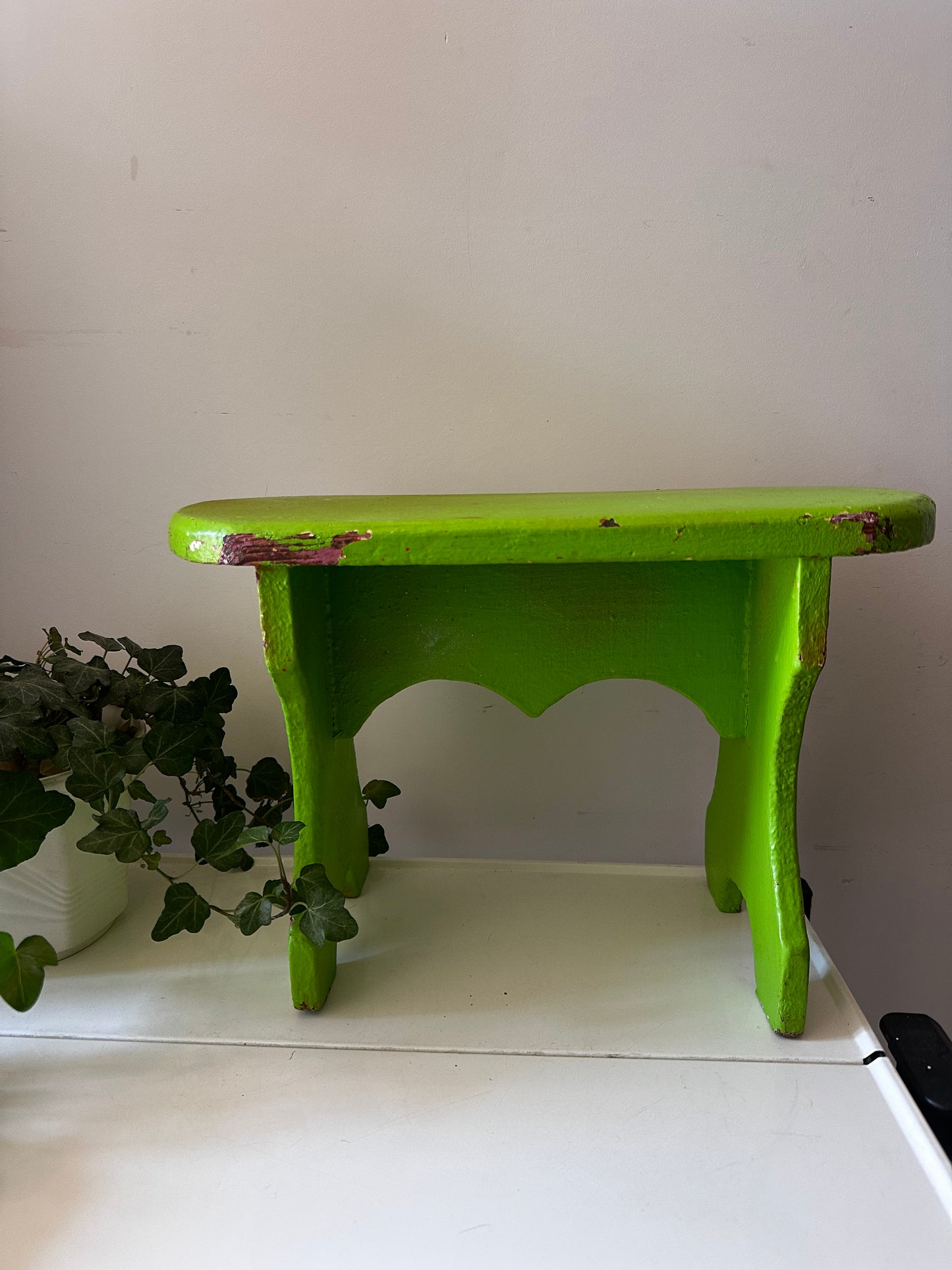 Lime groen brocante krukje
