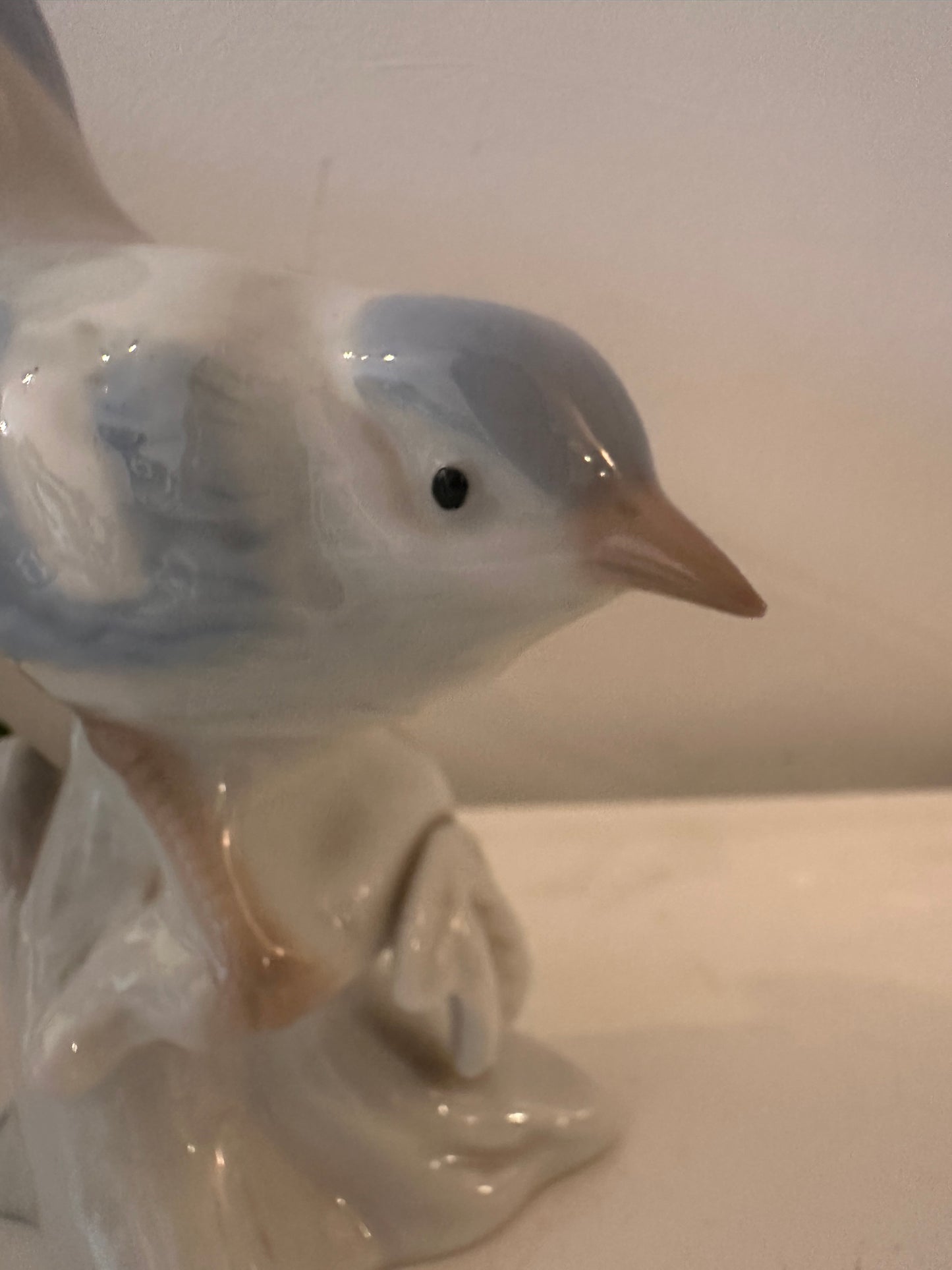 Porseleinen vogel beeldje