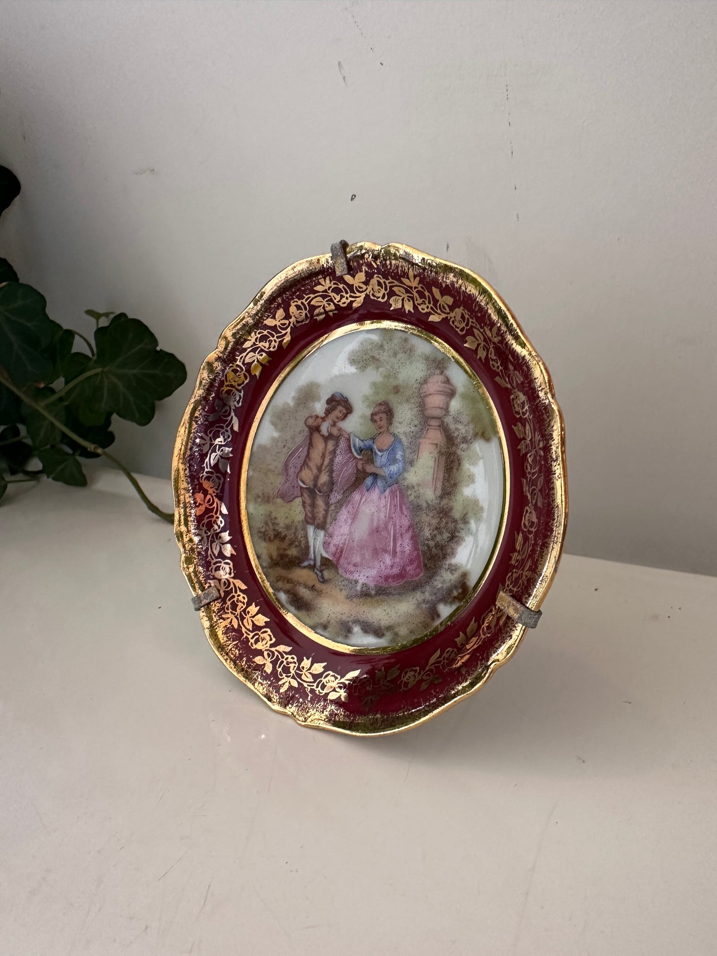 Limoges bordje op standaard