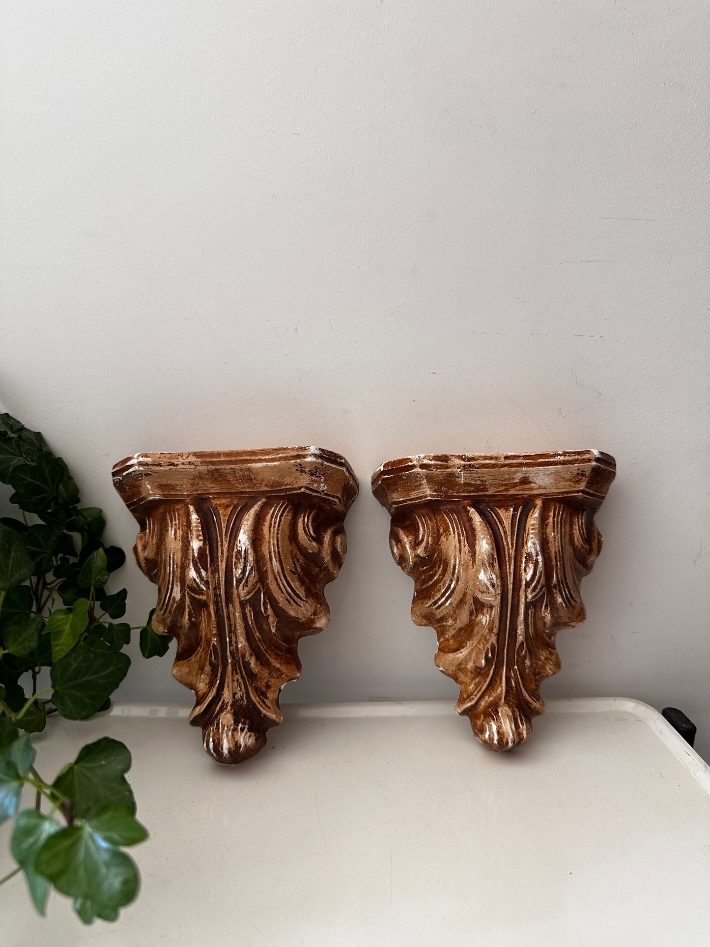 Vintage wand consoles