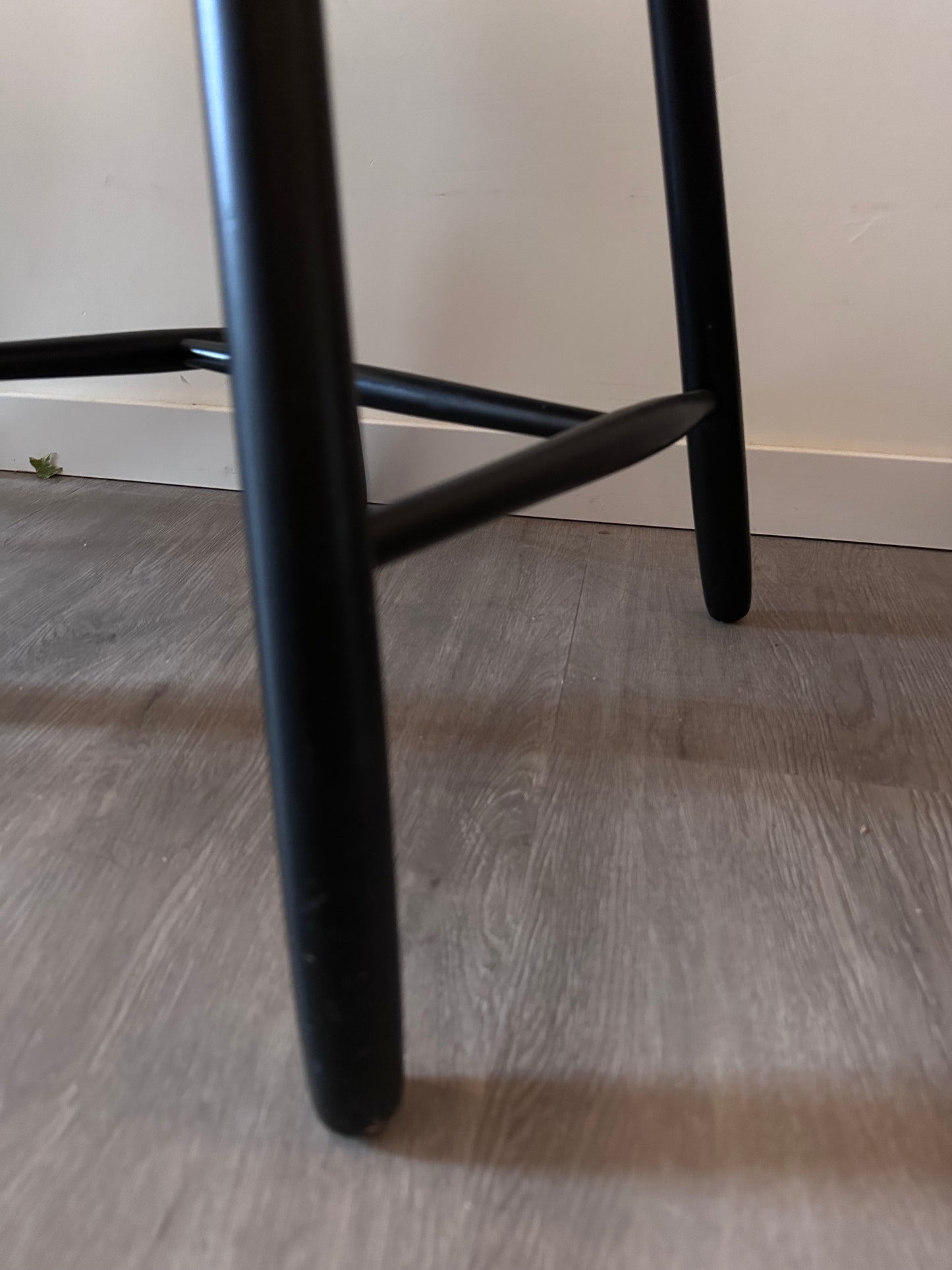 2 zestiger jaren spijlstoelen