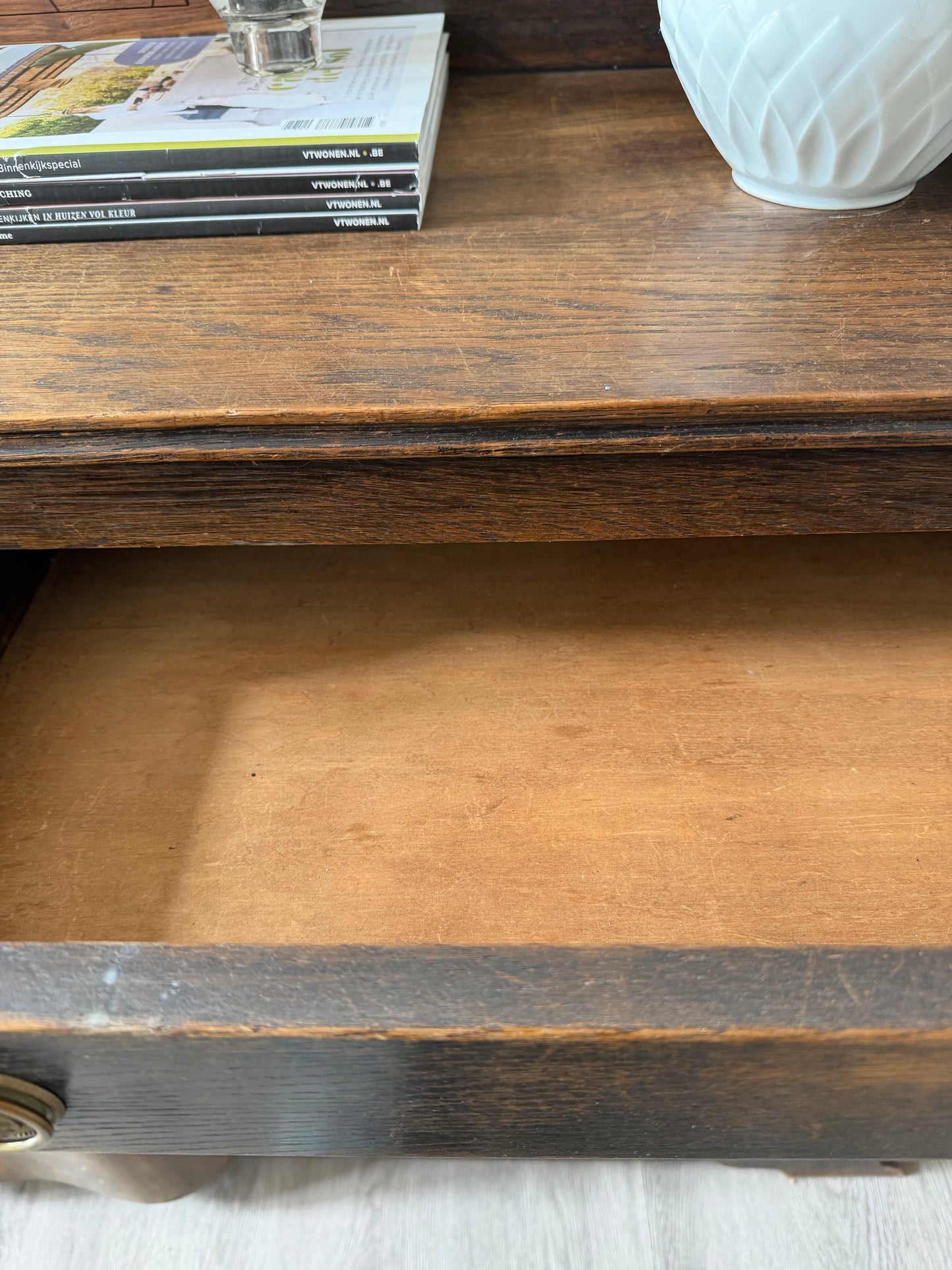 Art Deco kastje met glazen deurtjes