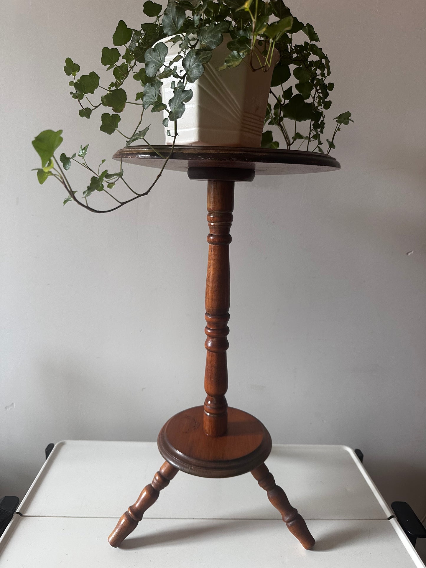 Vintage houten plantentafeltje