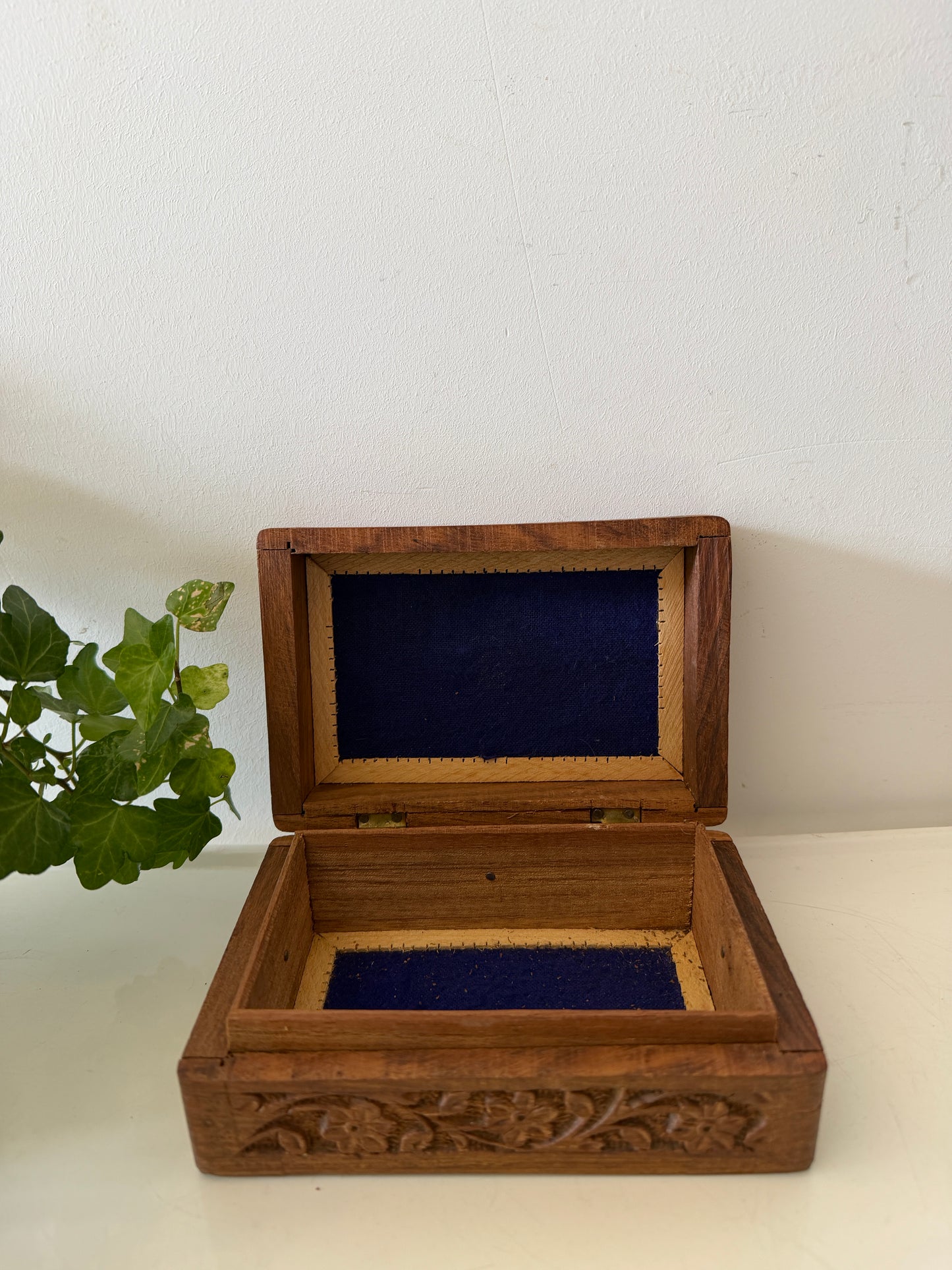 Houten bewaardoosje met beeninleg
