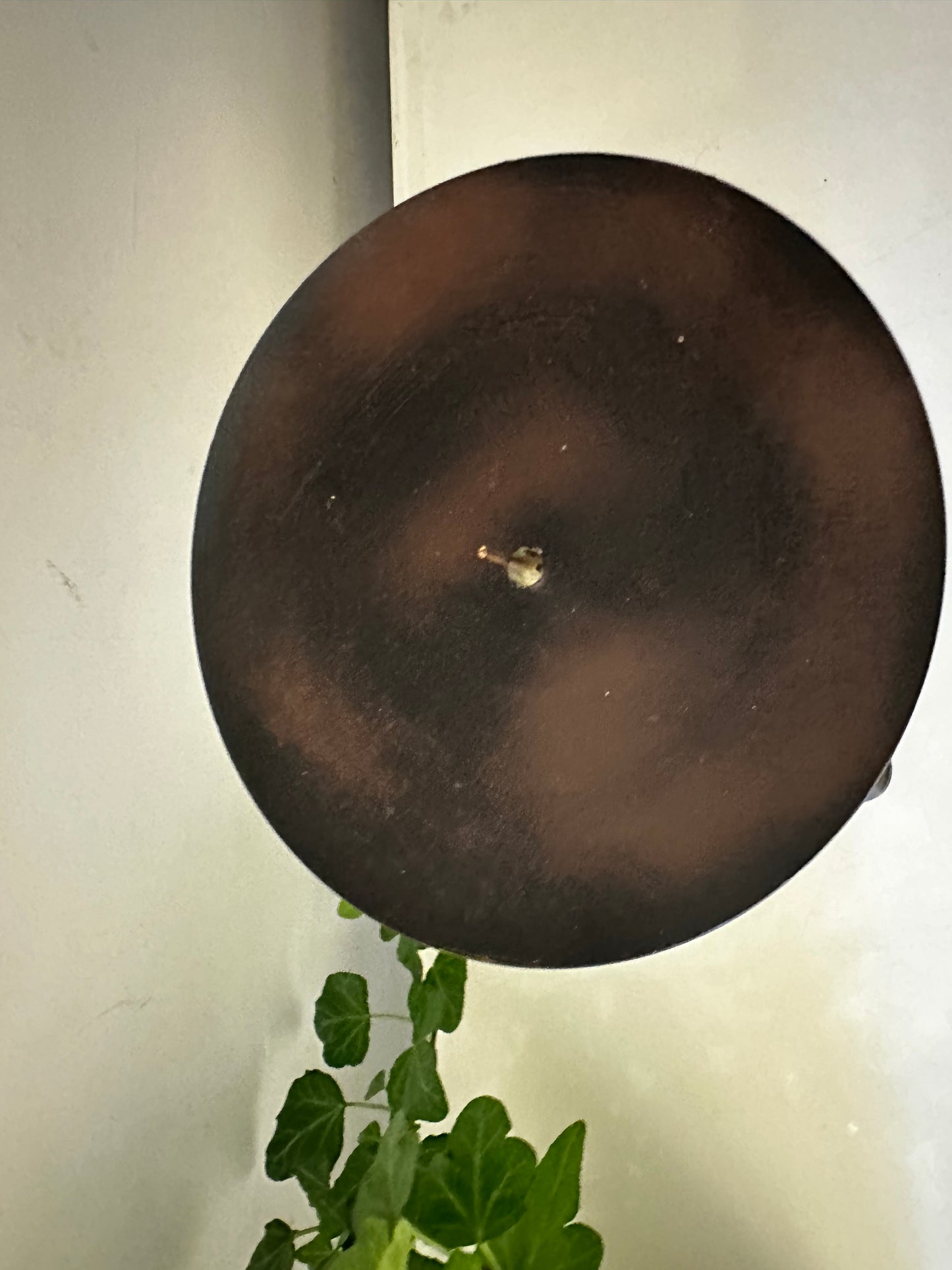 Donkerbruine kandelaar op vierkante voer