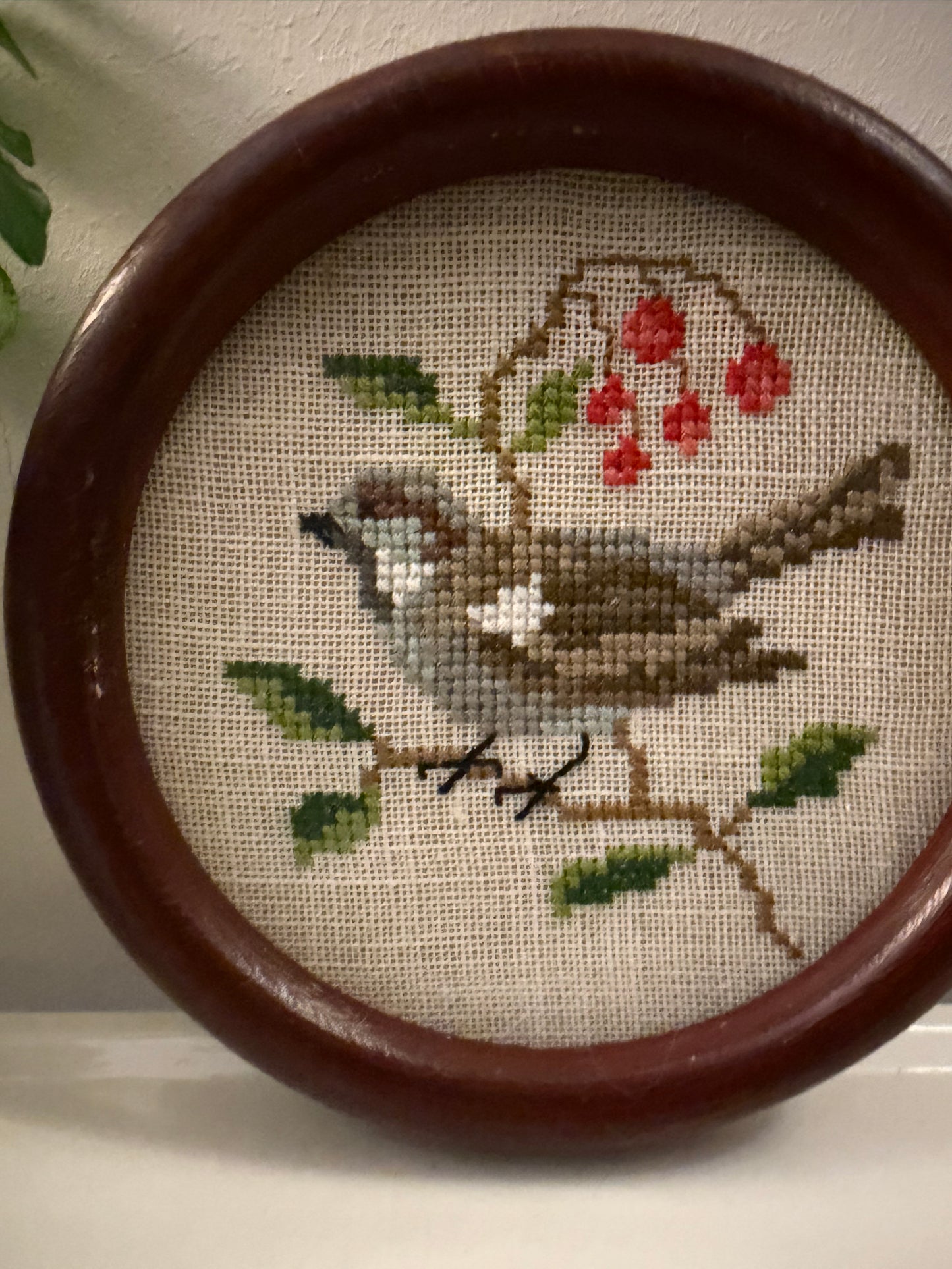 Vintage borduurwerkje in rond lijstje