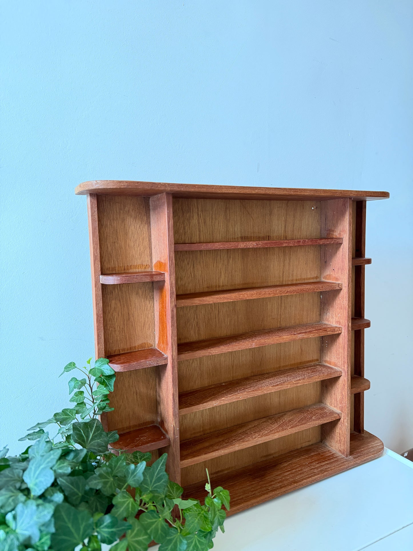 Houten letterbak wandrek