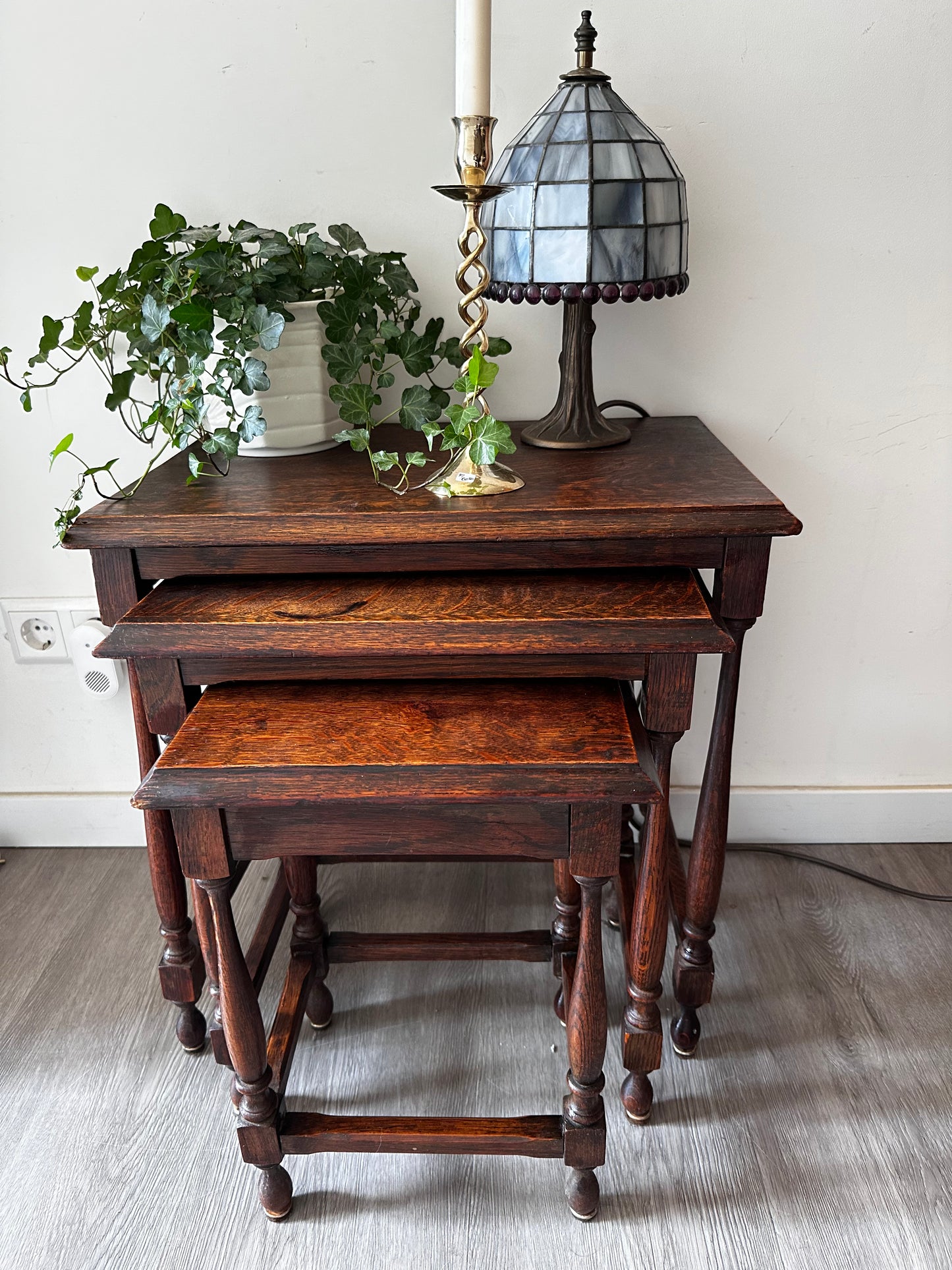 Set van 3 houten vintage bijzettafeltjes