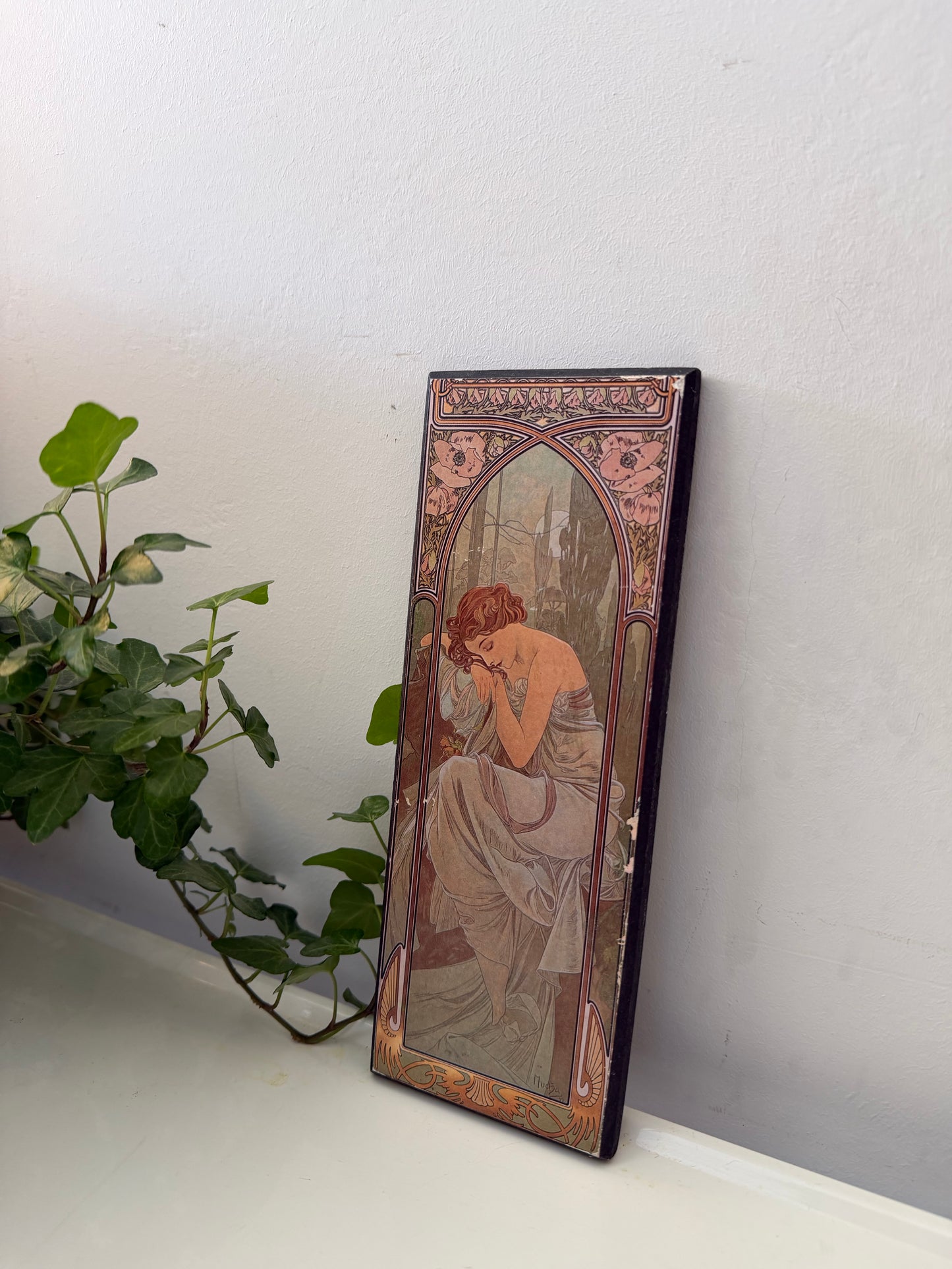 Art Nouveau prentje op houten lijstje