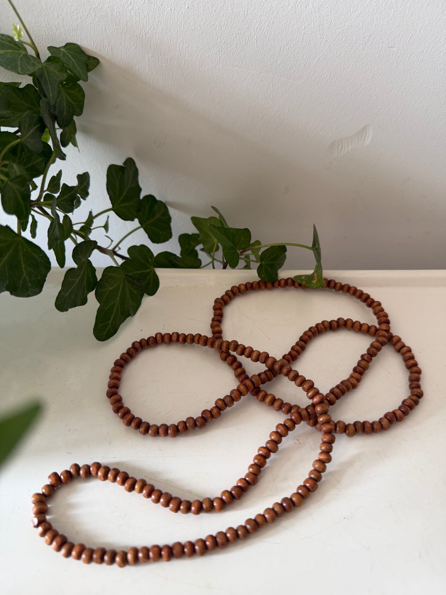 Lange ketting bruine kraaltjes