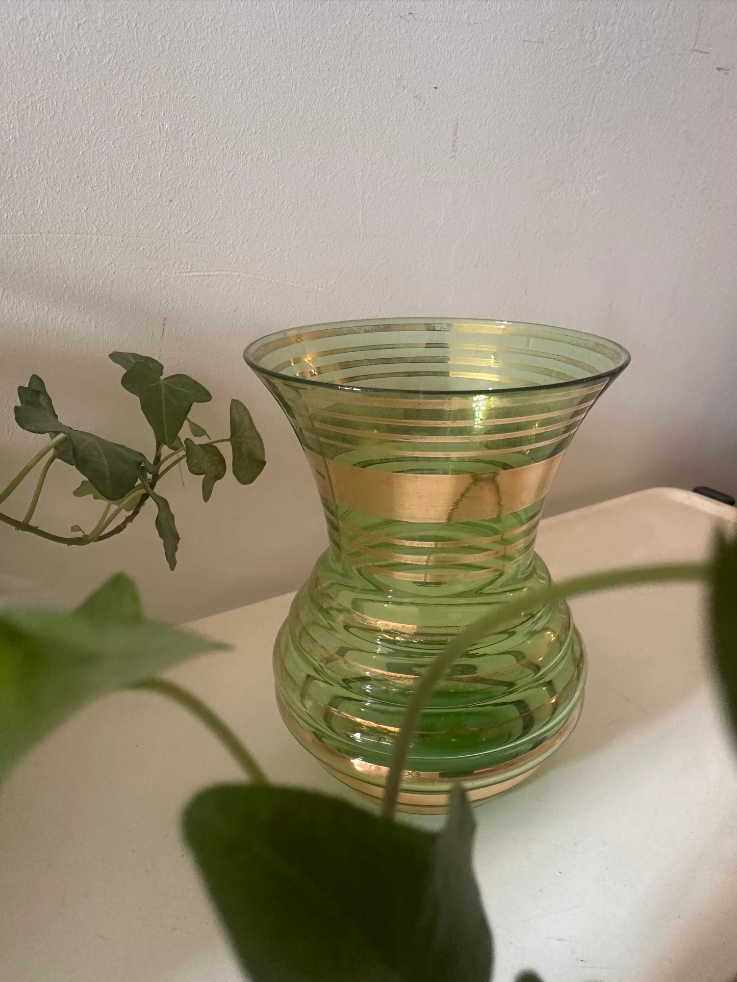 Mondgeblazen vaasje transparant groen met goud