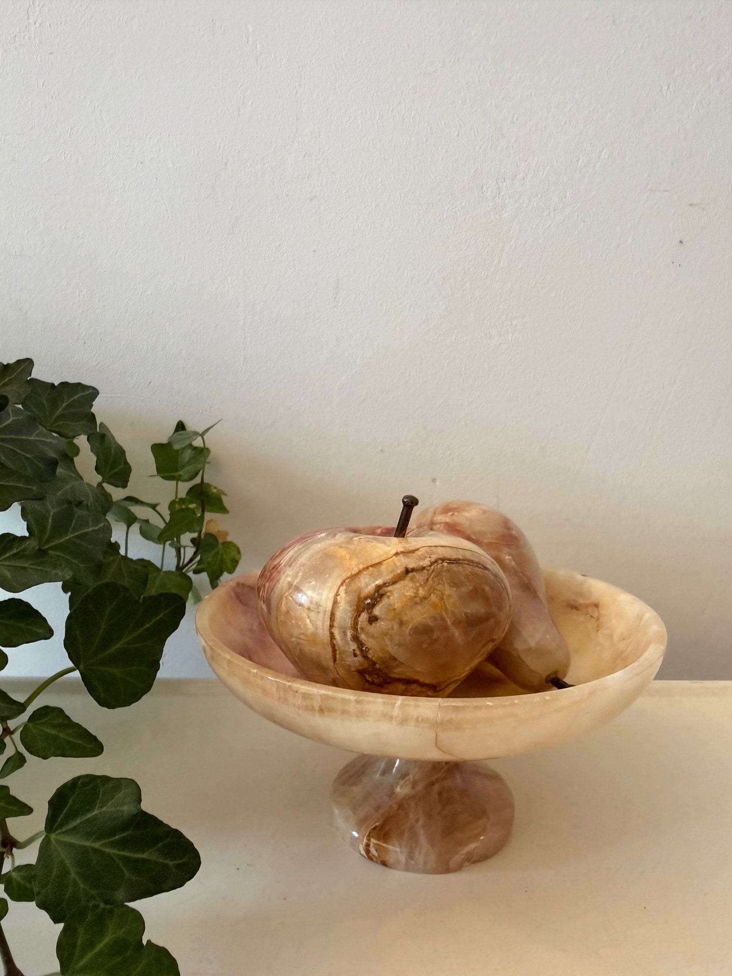 Onyx fruitschaal met peer en appel