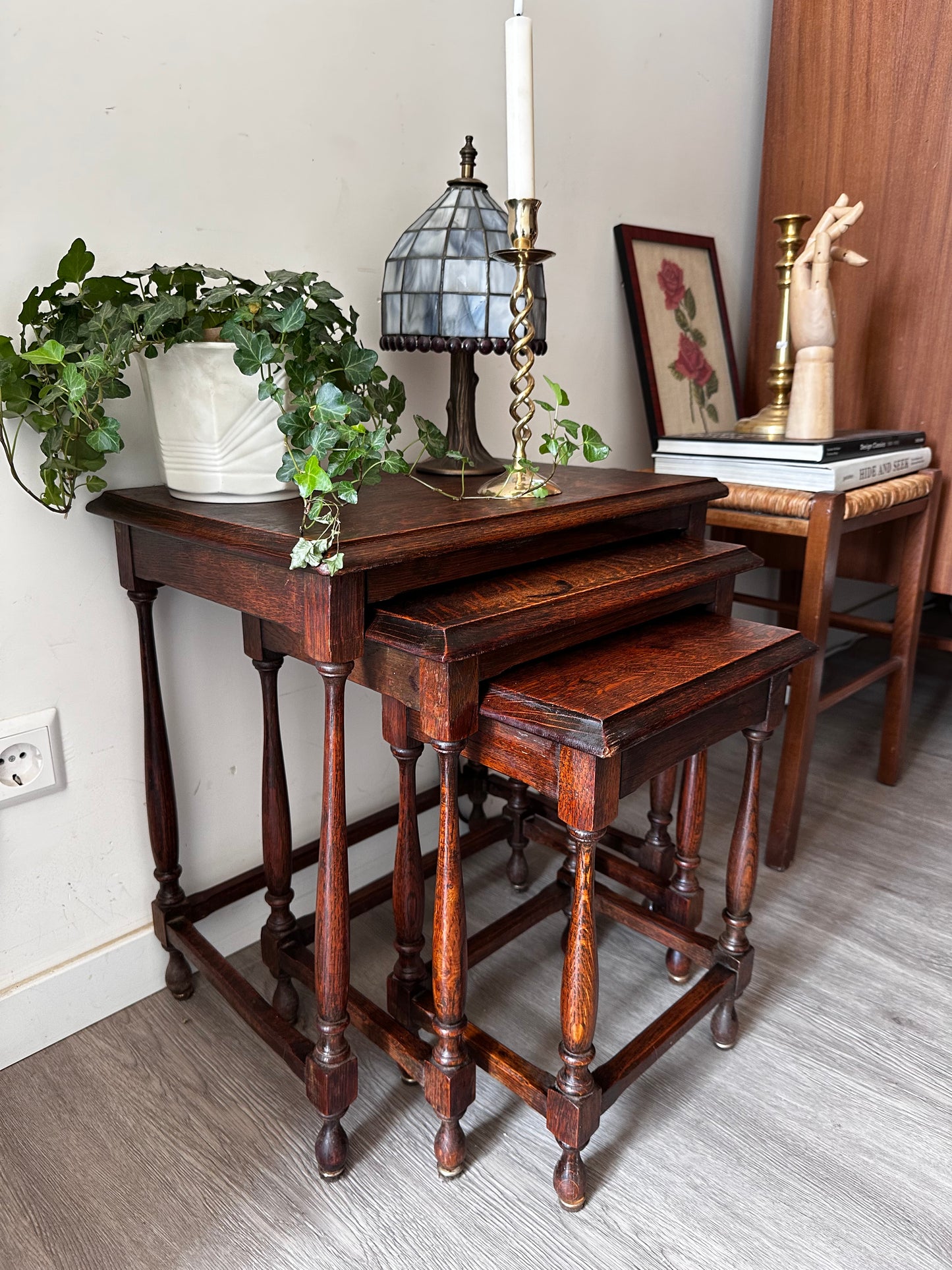 Set van 3 houten vintage bijzettafeltjes
