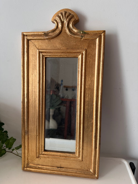 Goudkleurige spiegel