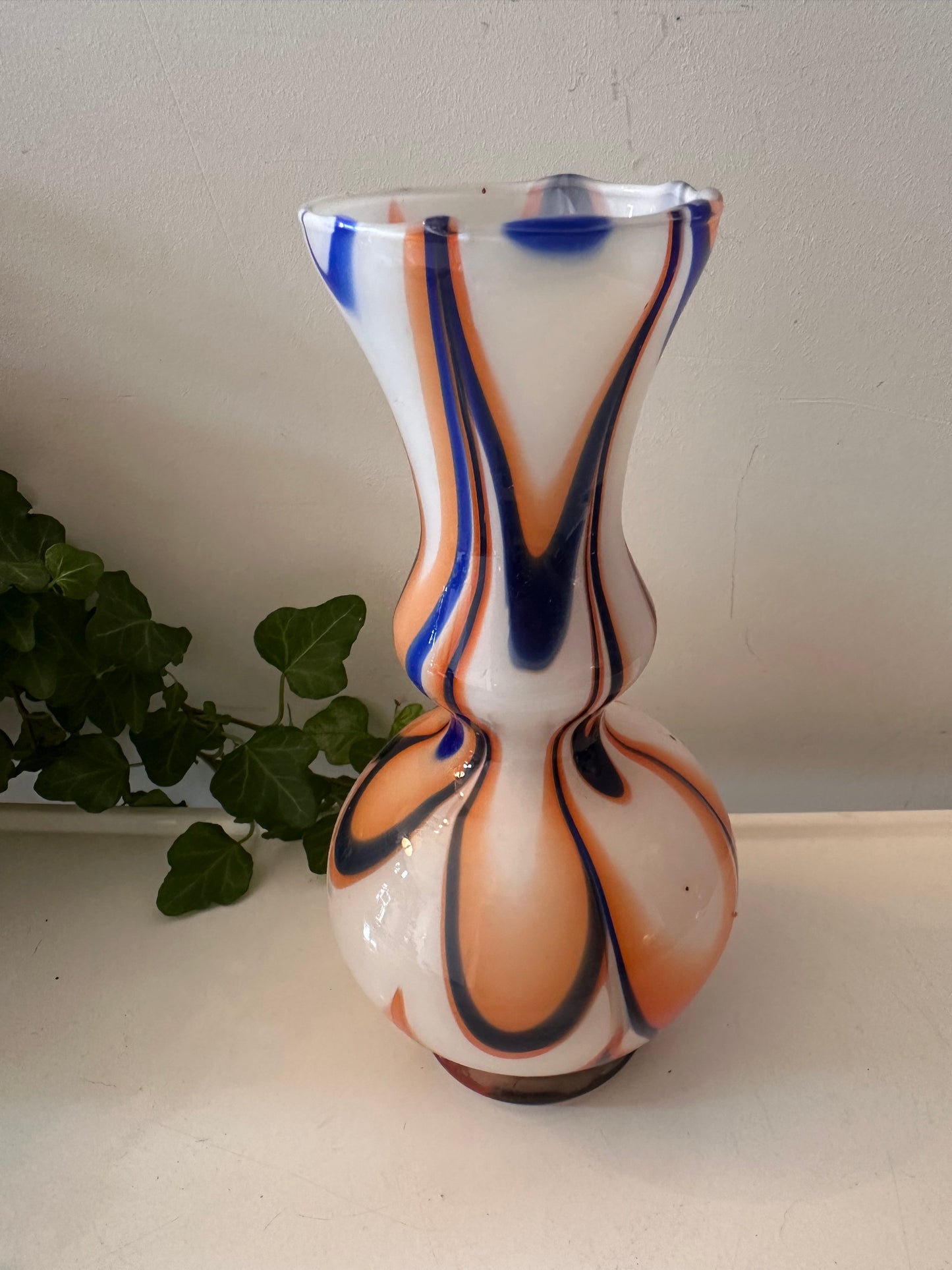 Mondgeblazen vaas met swirlpatroon