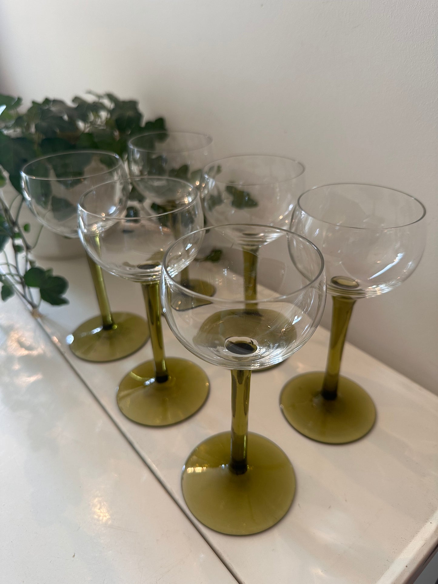 Set van 6 Jaren 70 wijnglazen op groene steel