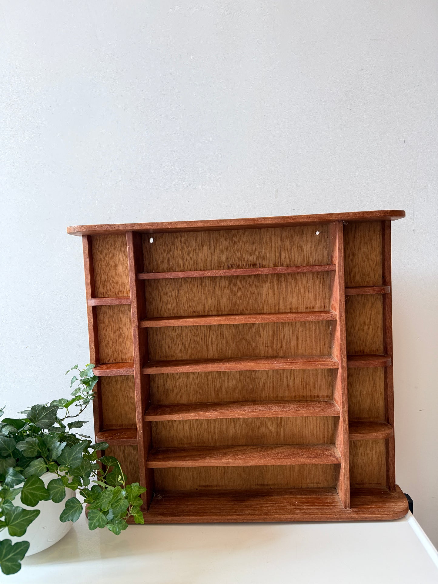 Houten letterbak wandrek