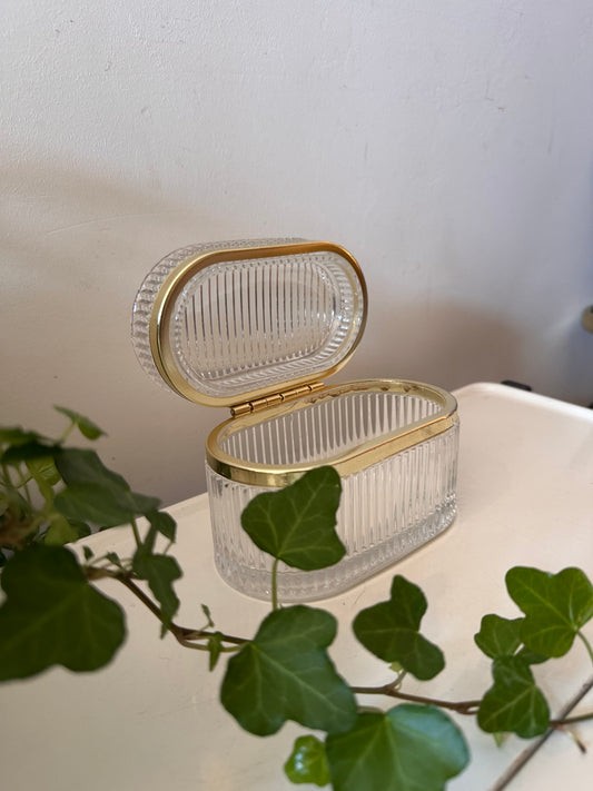 Glazen bewaardoosje met goudkleurige rand