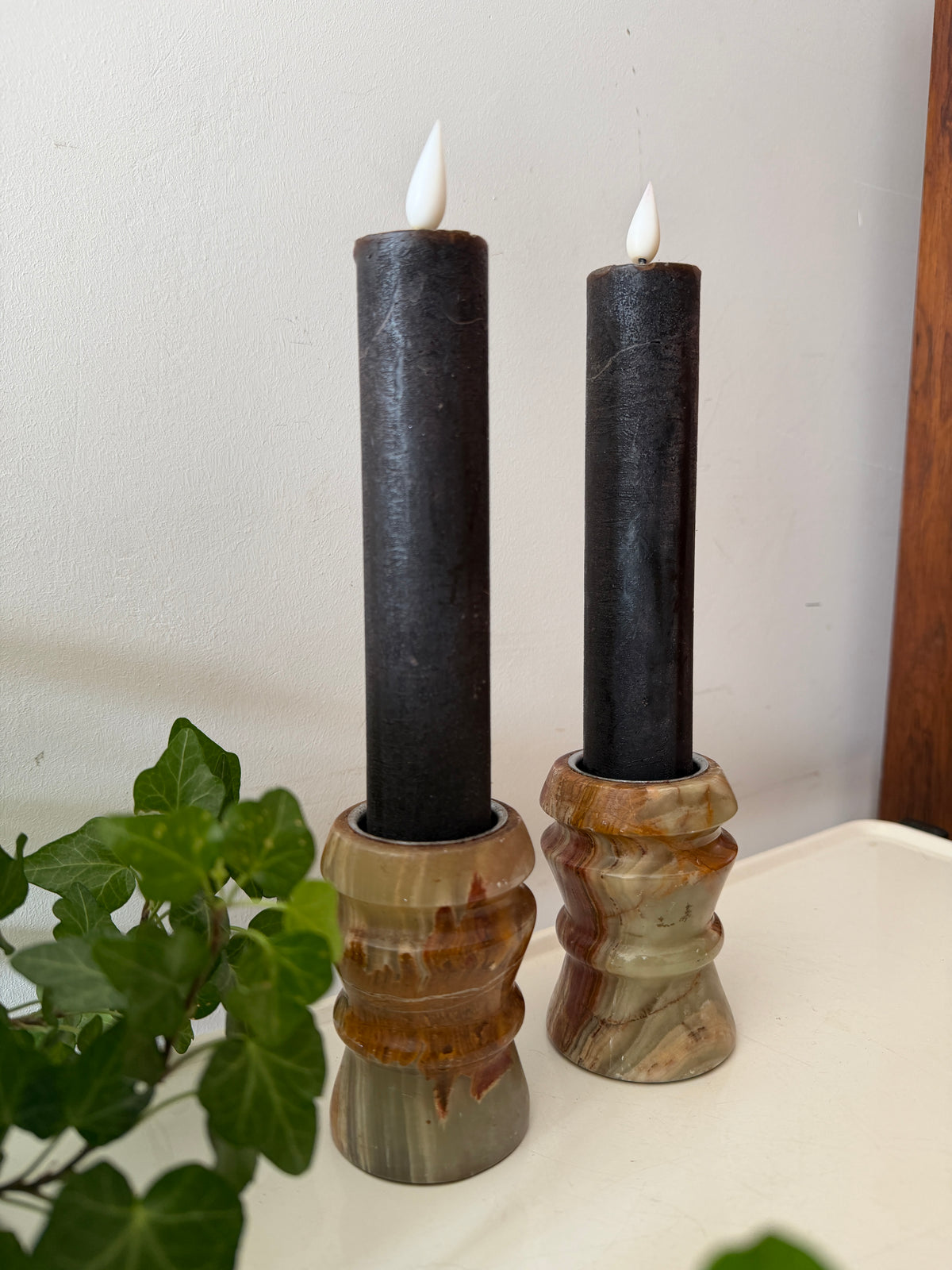 Set van 2 onyx kandelaars