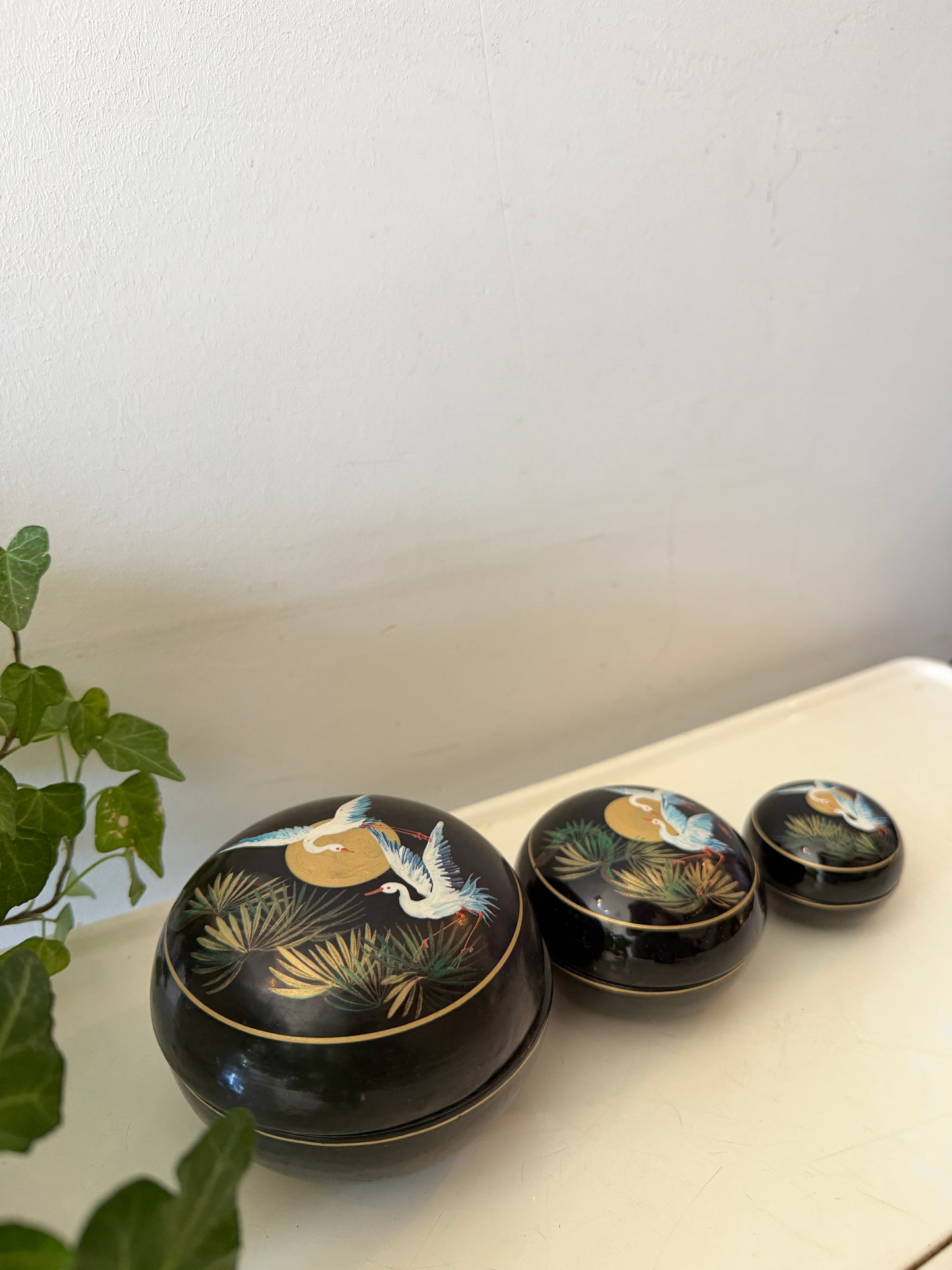 Set van 3 ronde lakdoosjes mid century