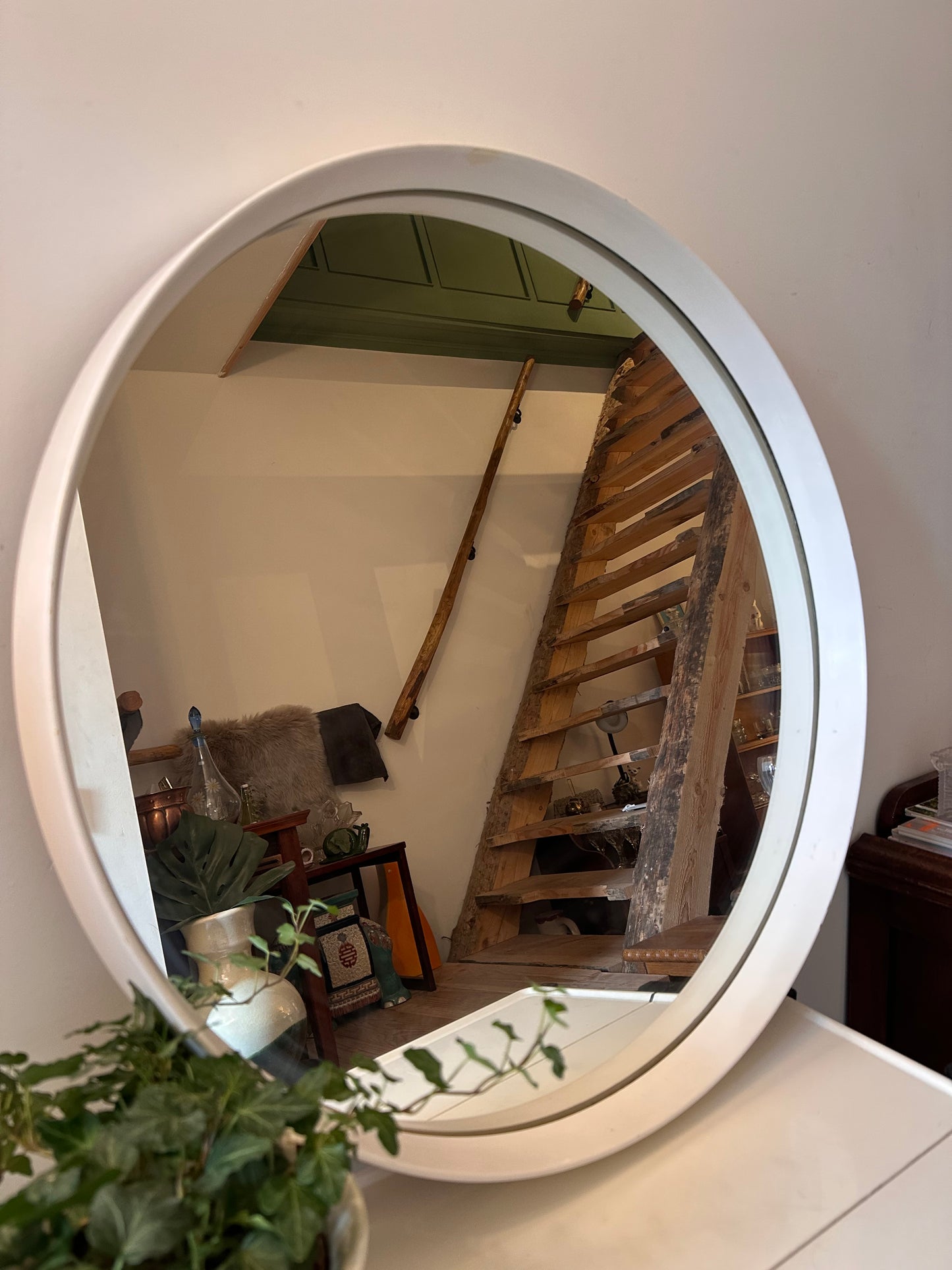 Jaren 70 rond spiegel met witte lijst