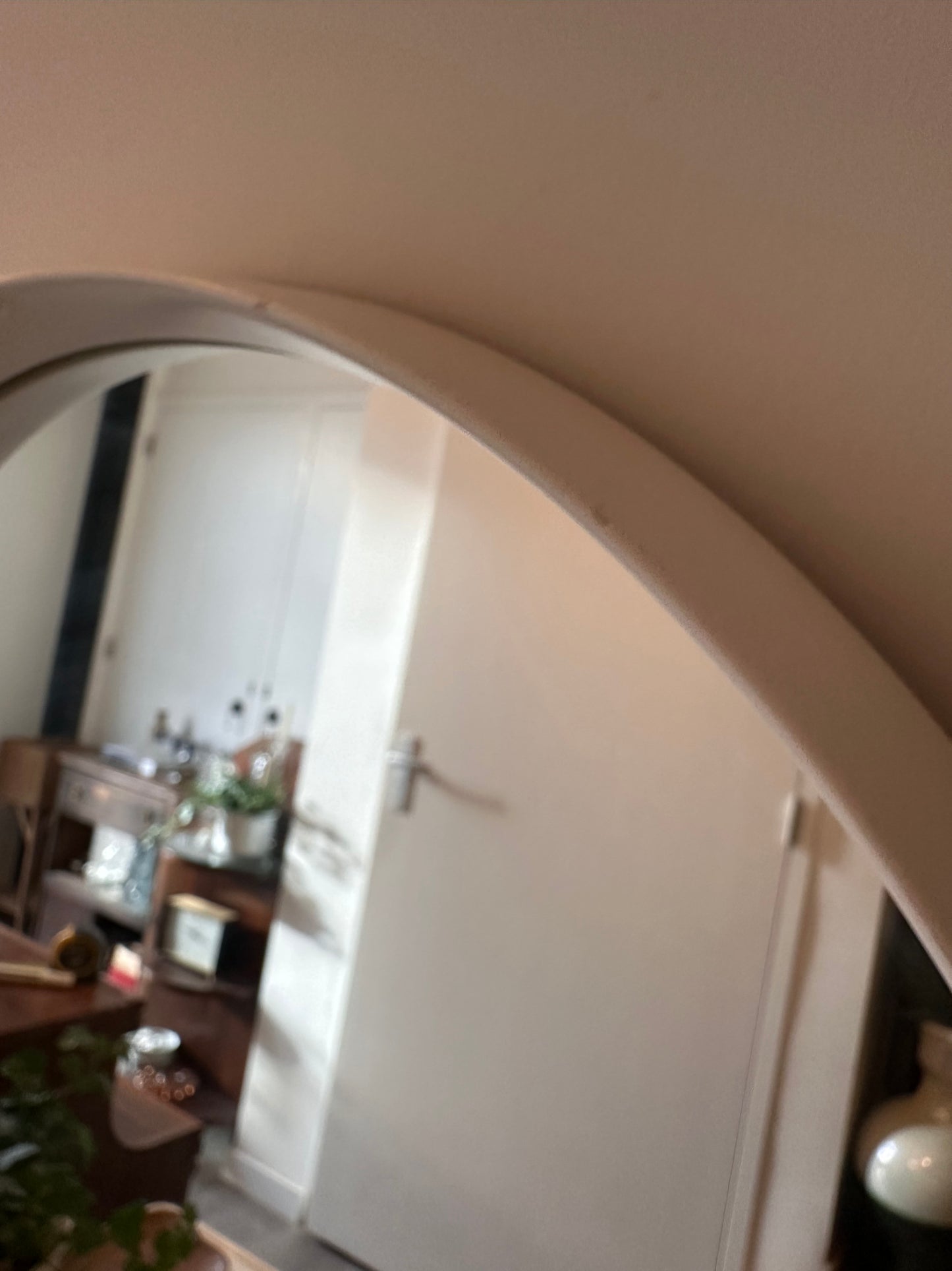 Jaren 70 rond spiegel met witte lijst