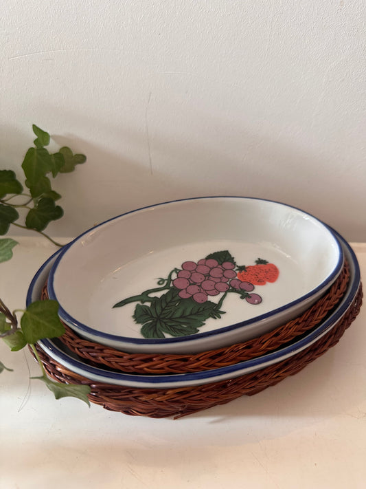 Ovale schaaltje in rieten mandje