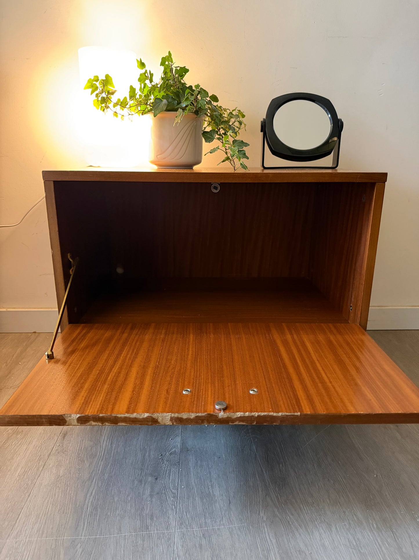 Mid Century klepkastje op pootjes