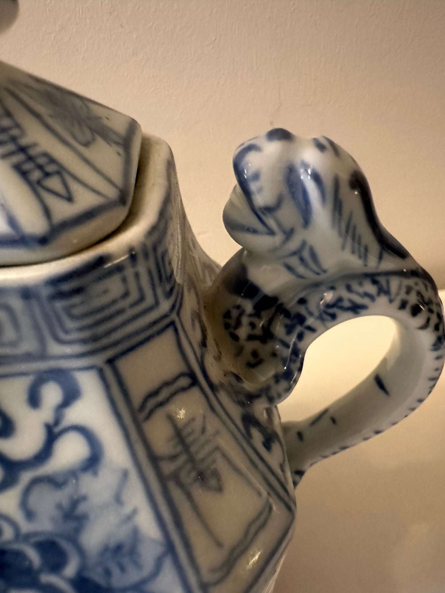 Blauw wit porseleinen theepot