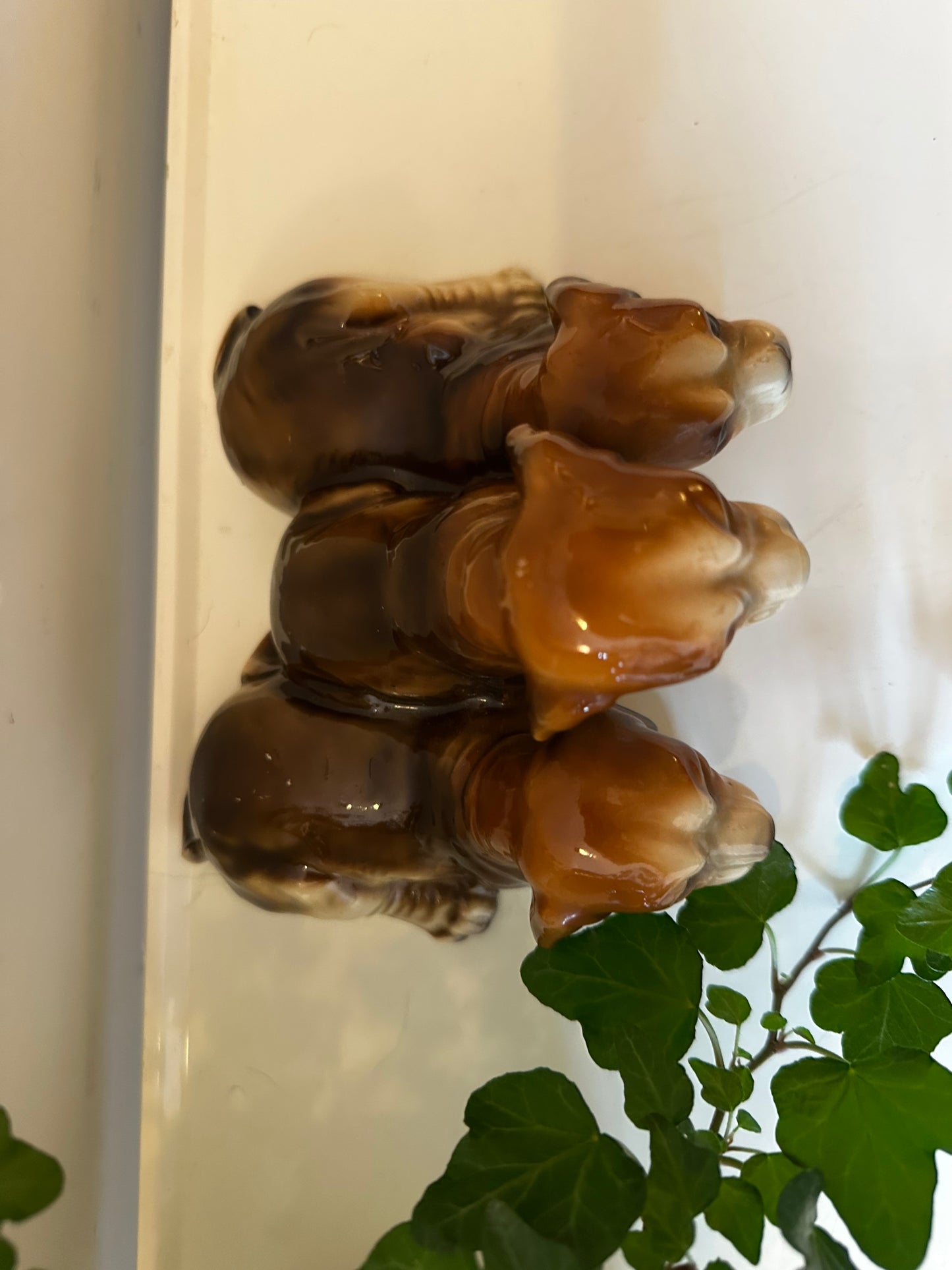 Beeldje van 3 puppy’s porselein