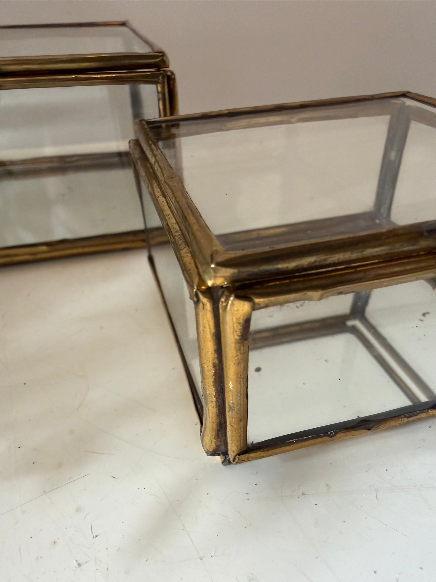 Set van 2 messing met glas bewaardoosjes