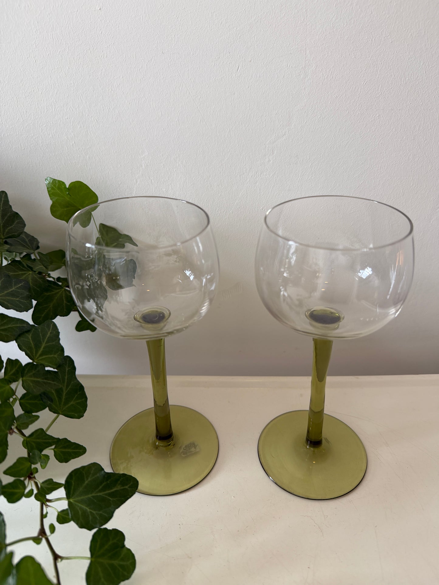 Set van 2 wijnglazen op groene voet