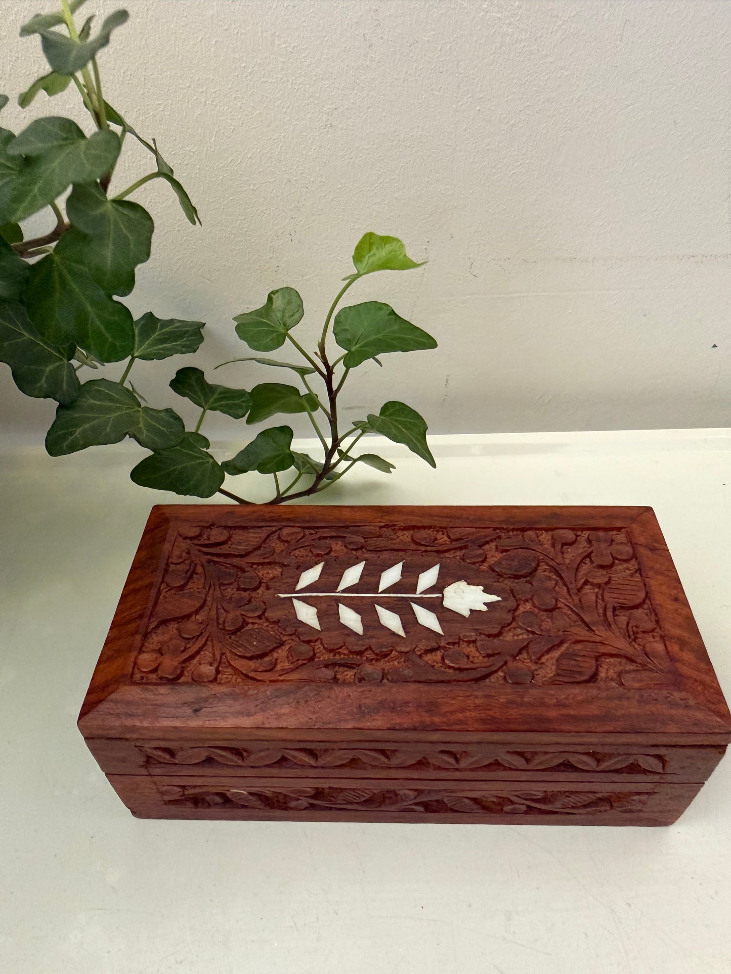 Houten bewaardoosje met inleg