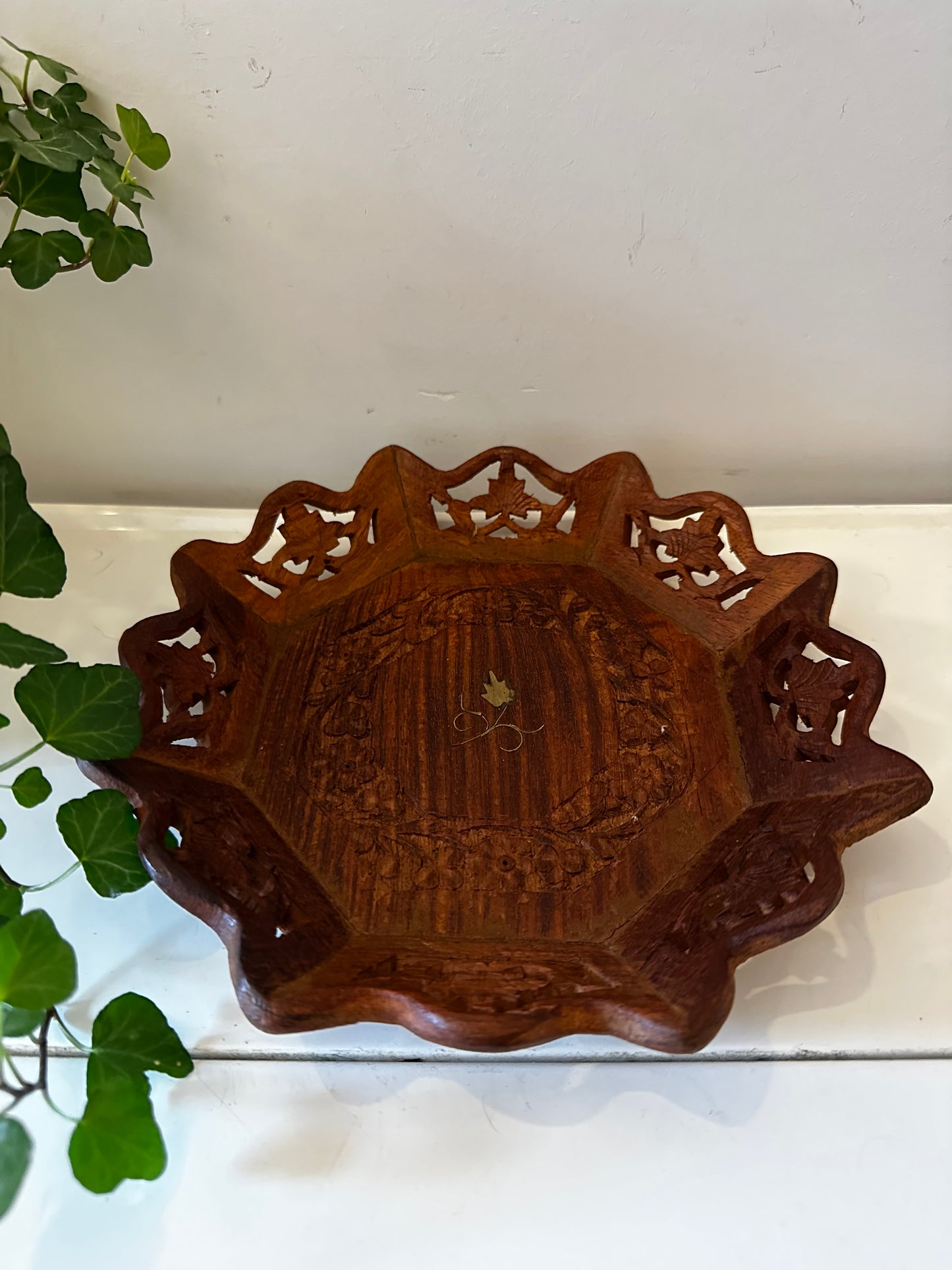 Houten schaaltje met messing inleg