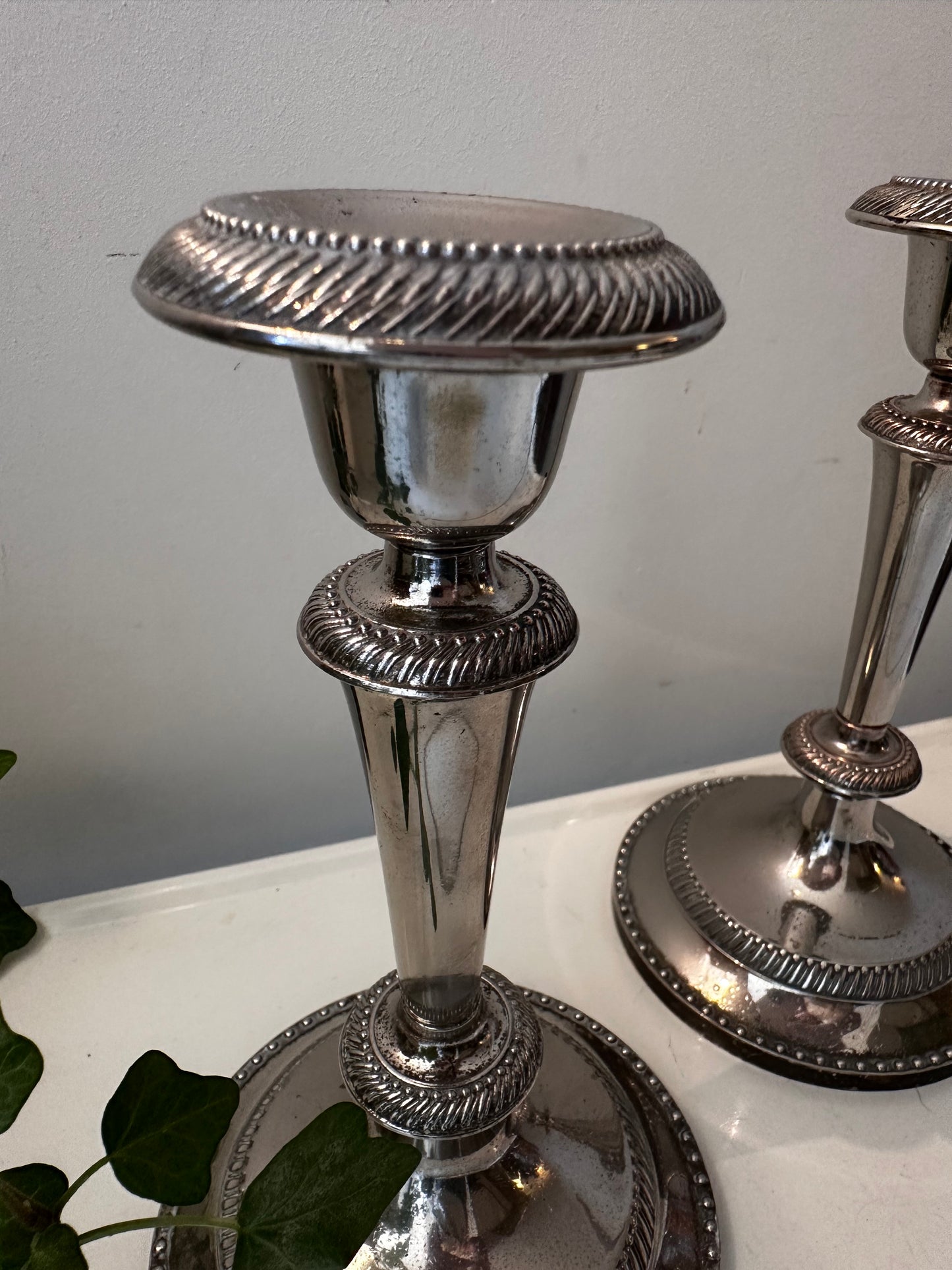 Verzilverde kandelaars (prijs per stuk)