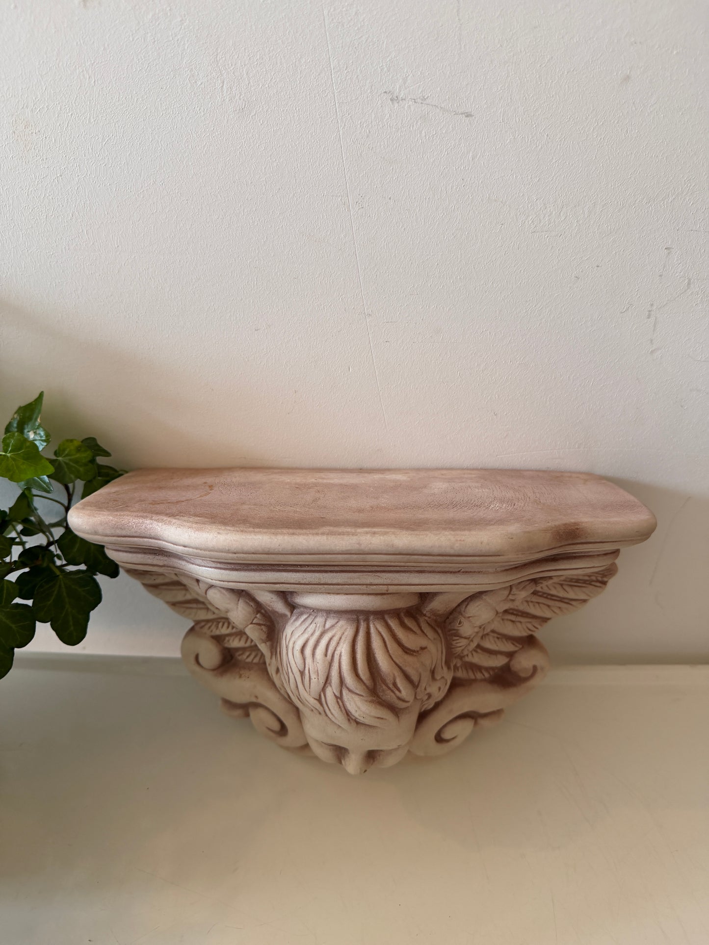 Wandconsole met engelenhoofdje