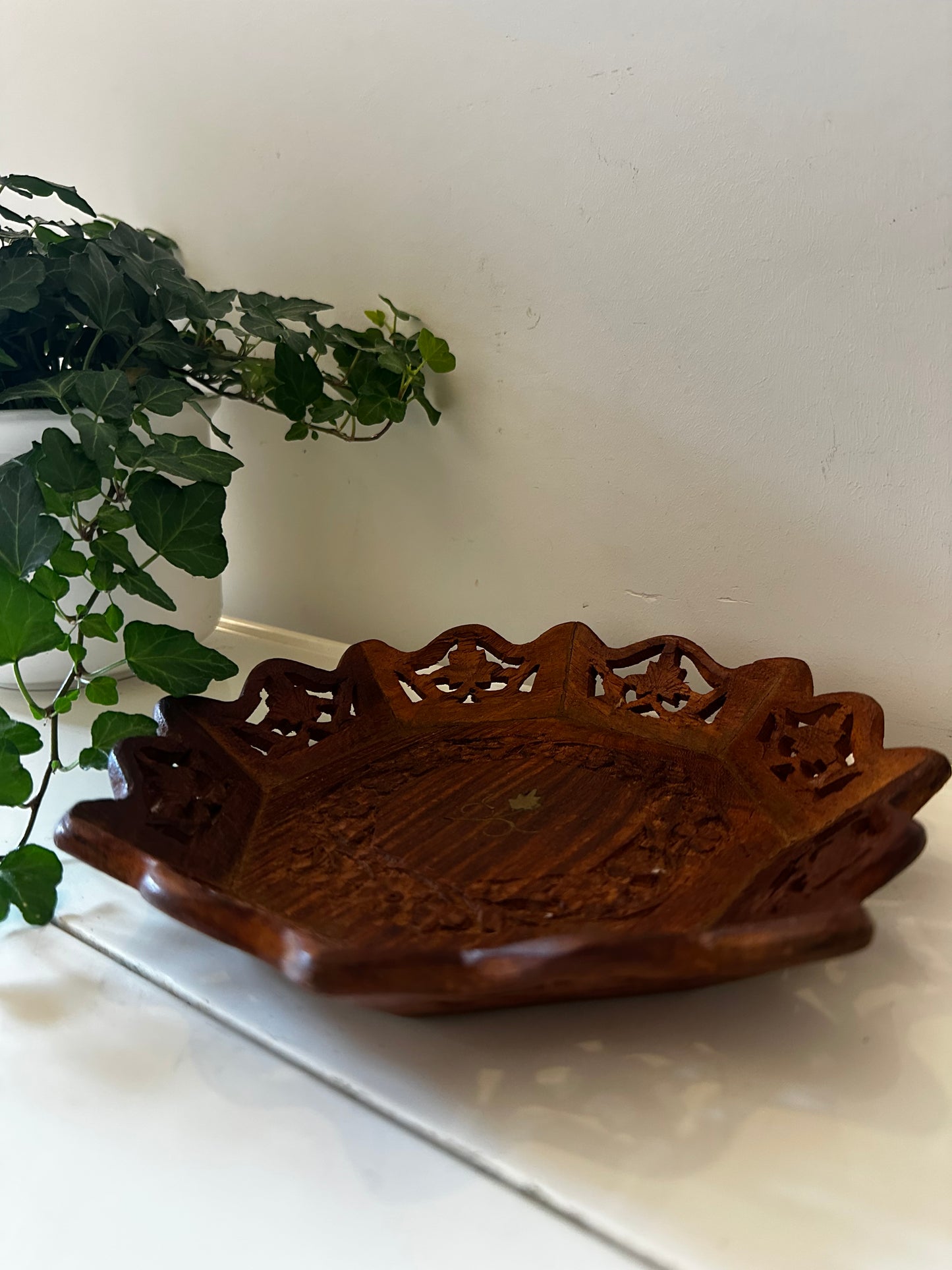 Houten schaaltje met messing inleg