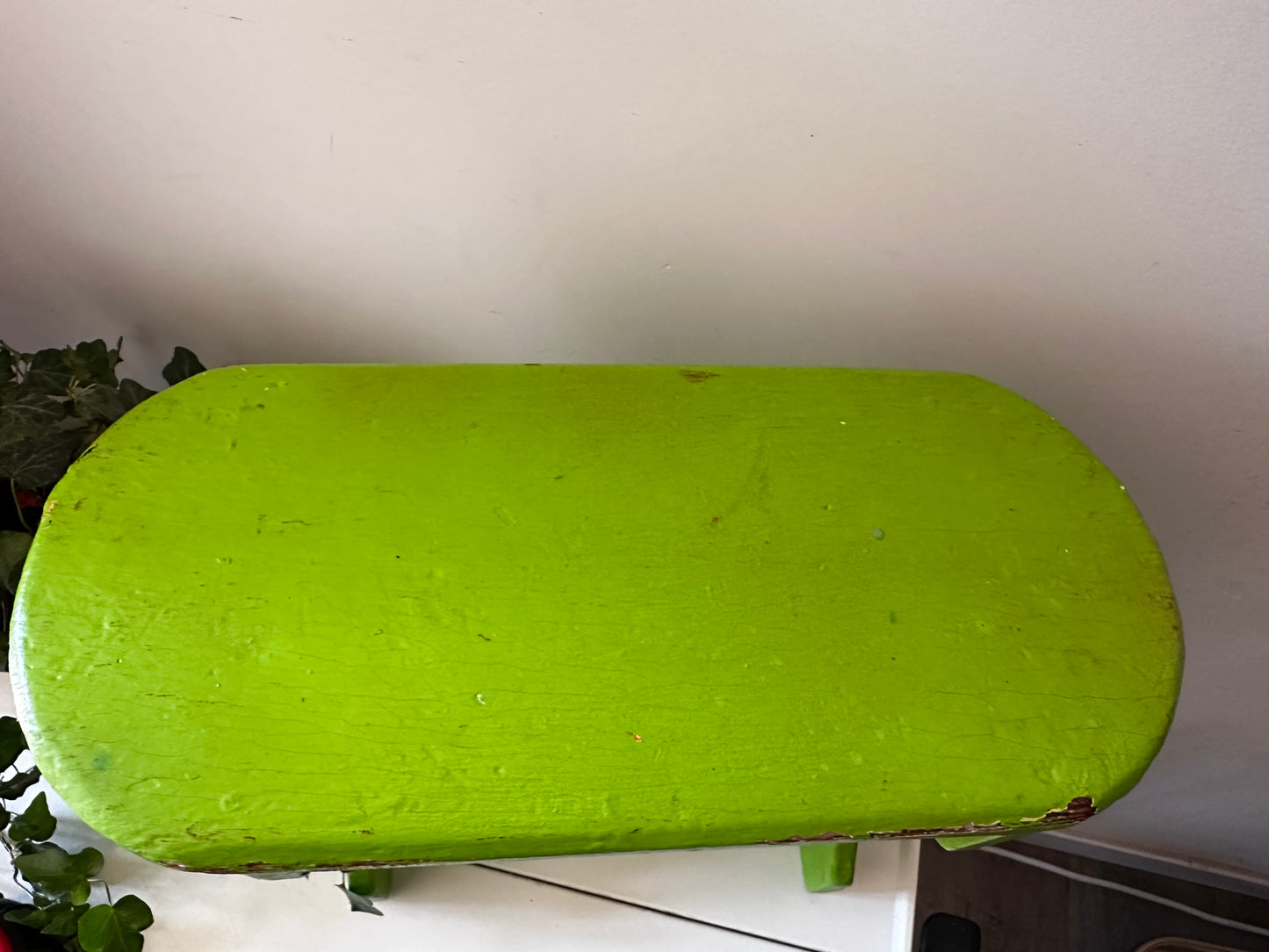 Lime groen brocante krukje